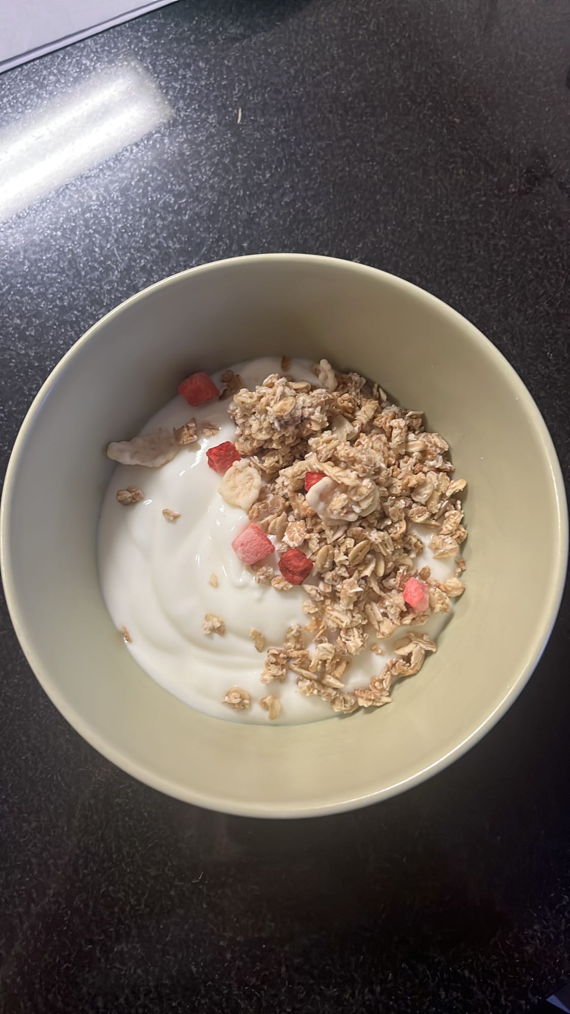 Yoghurt med müsli
