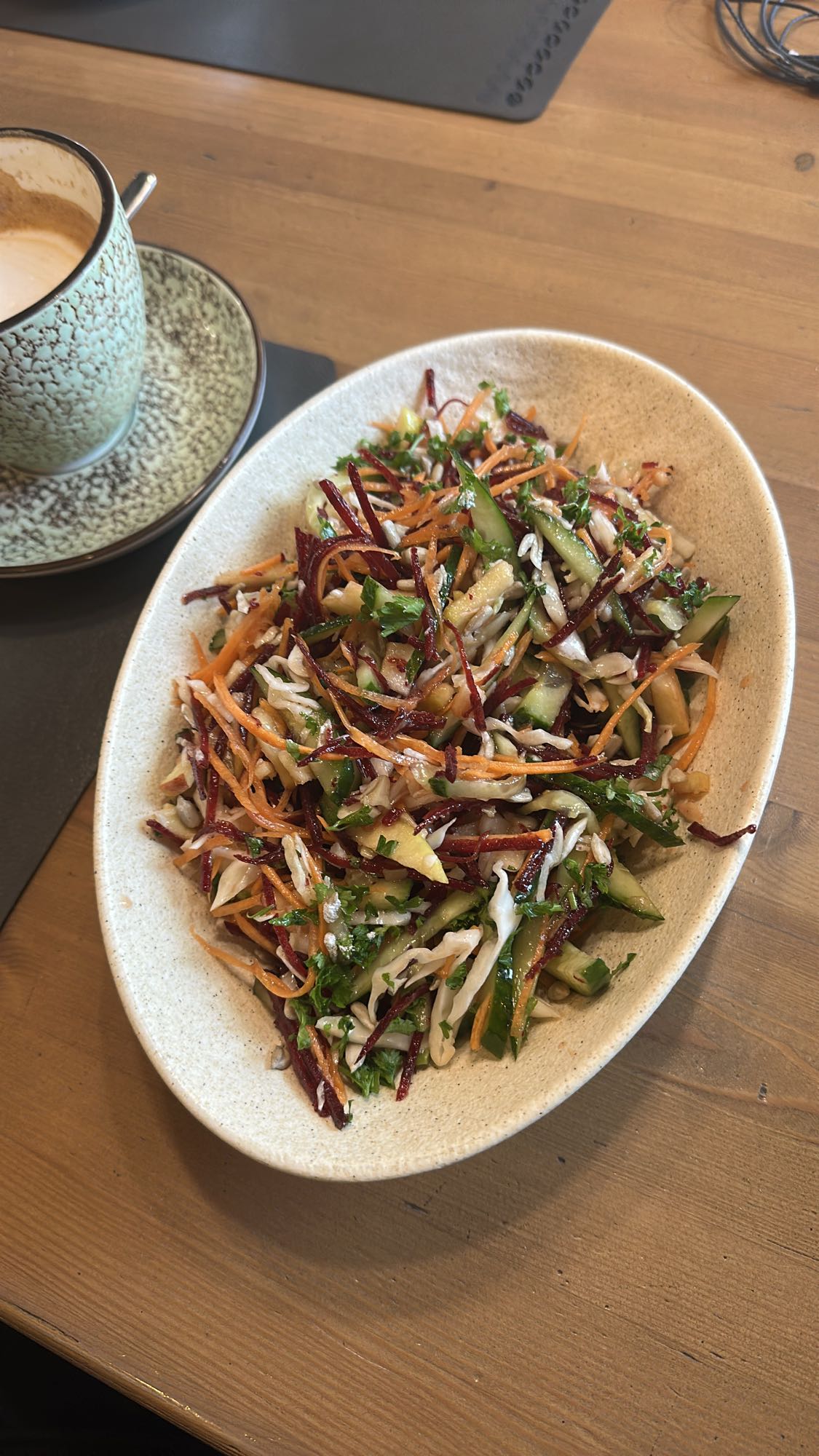 Gemüsesalat mit Dressing