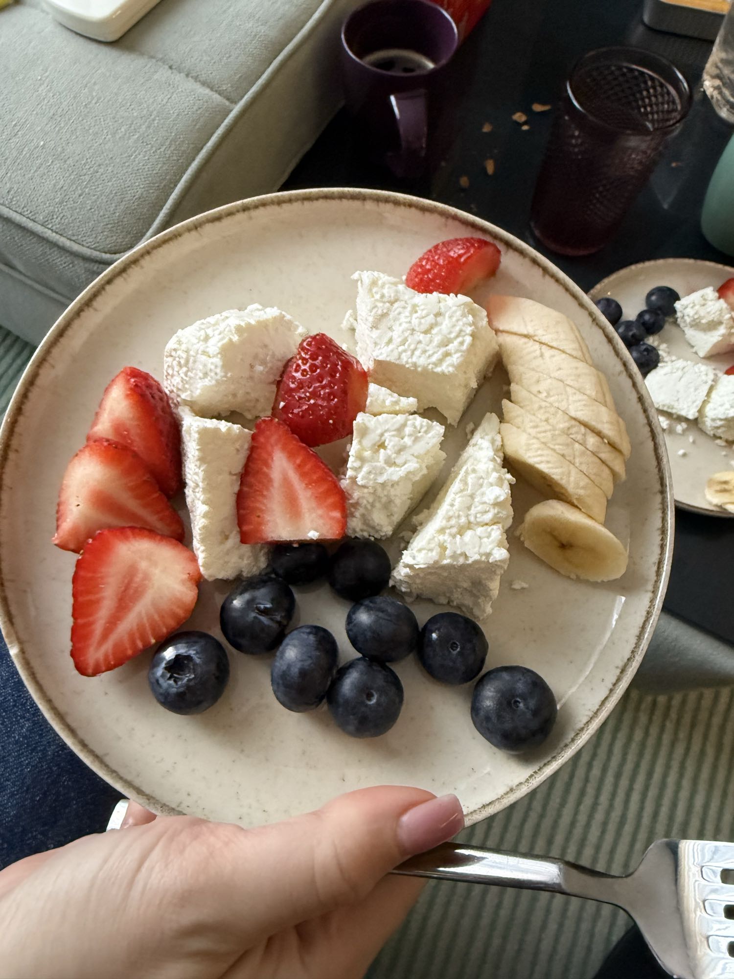 Творог с фруктами