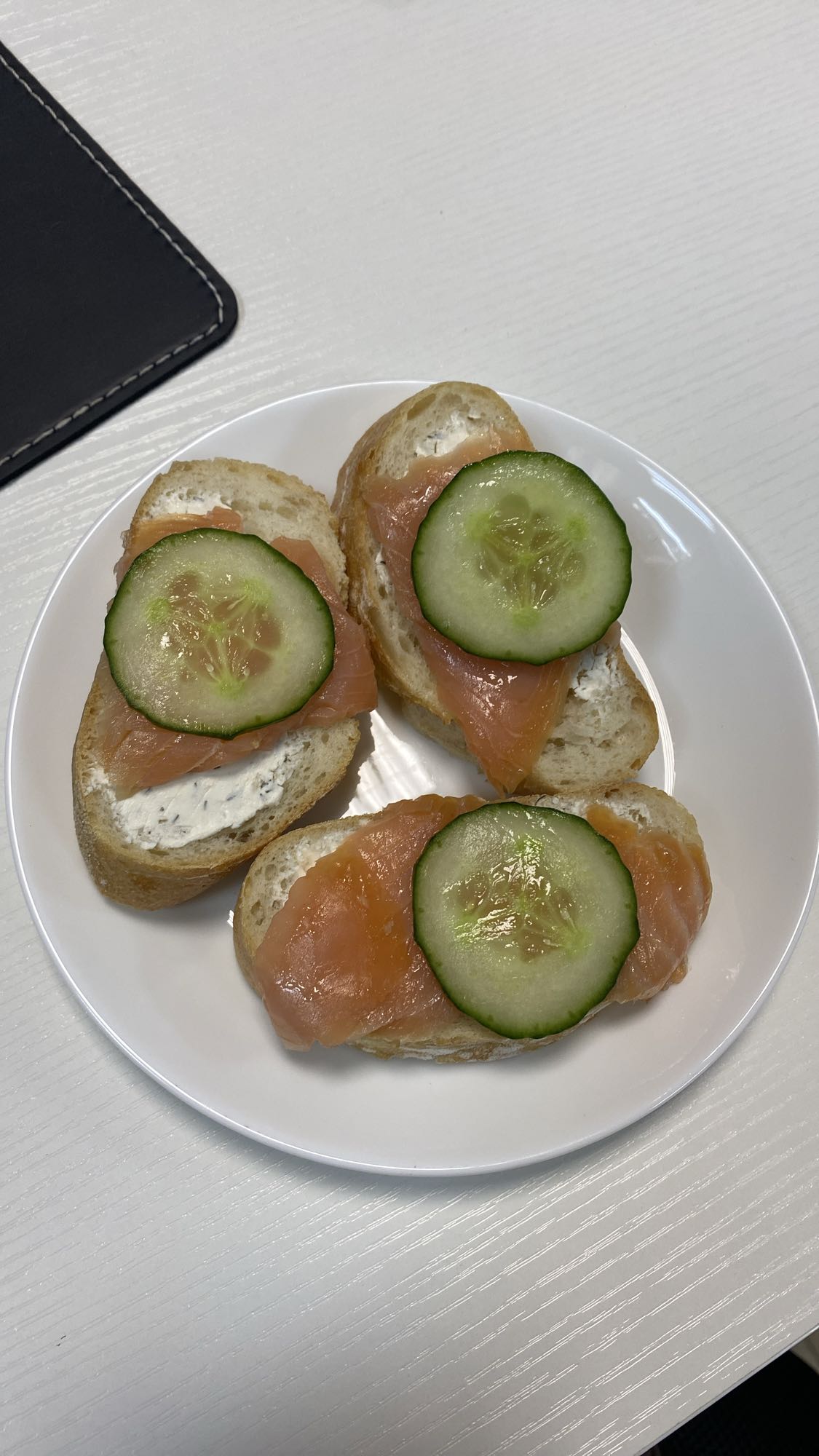 Бутерброды с лососем