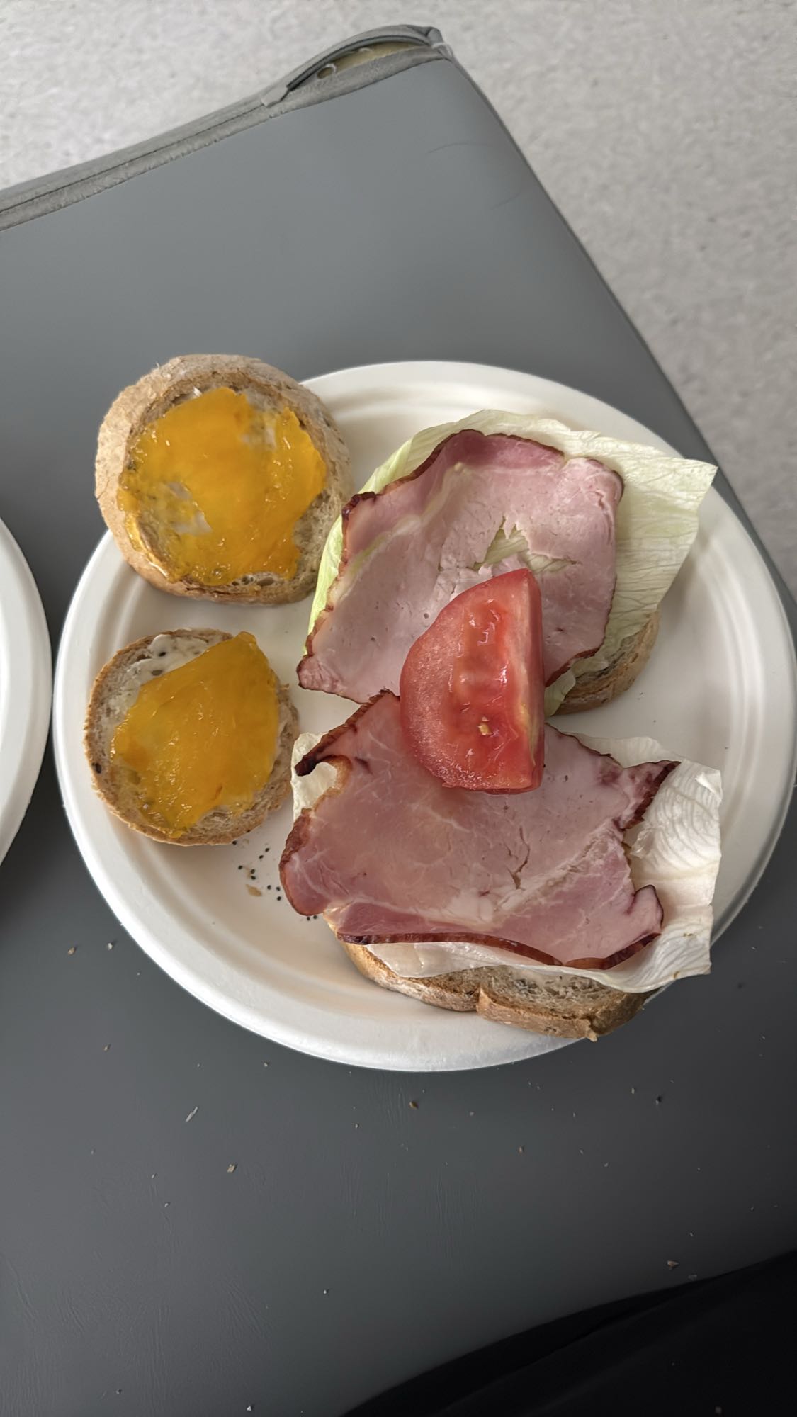 Kanapki z szynką i dżemem