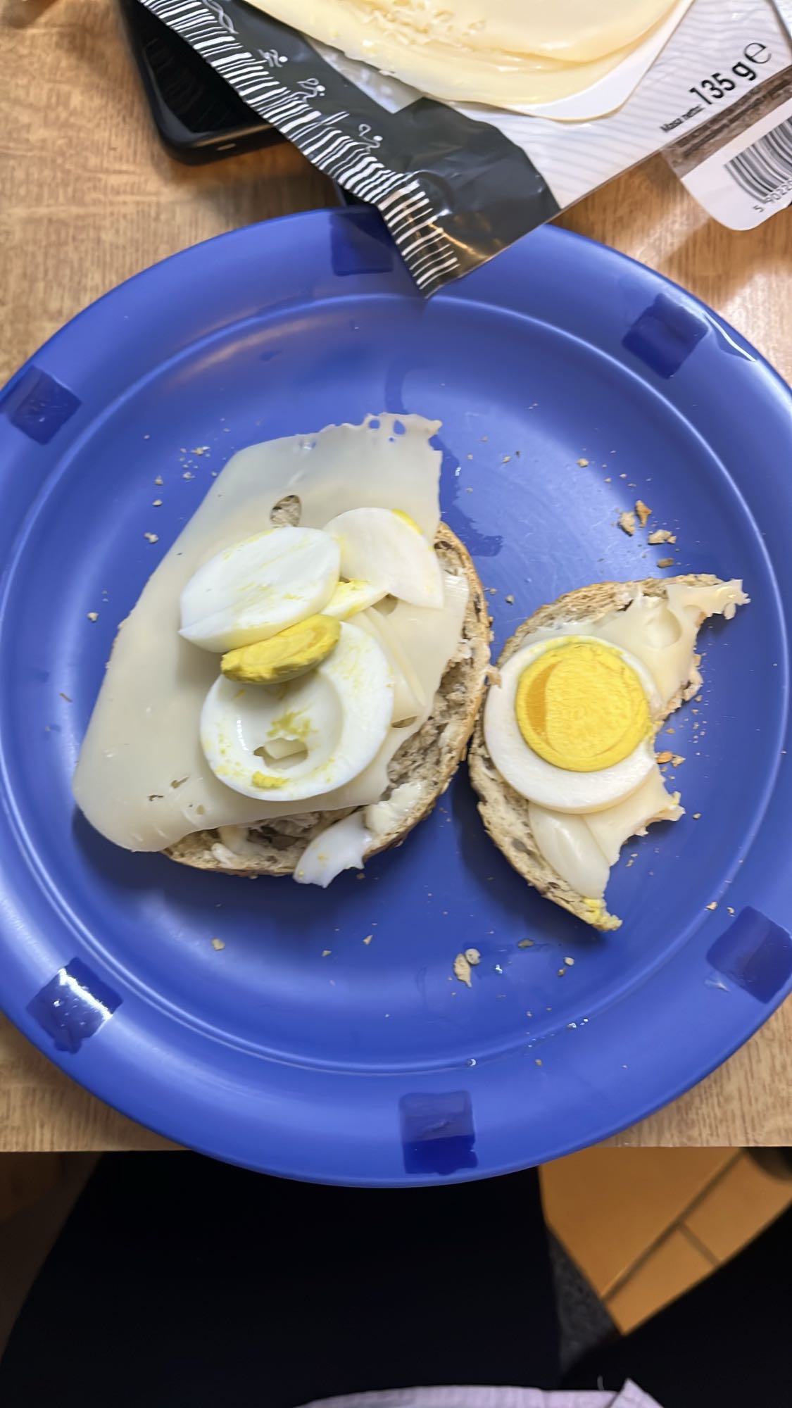 Kanapka z jajkiem i serem