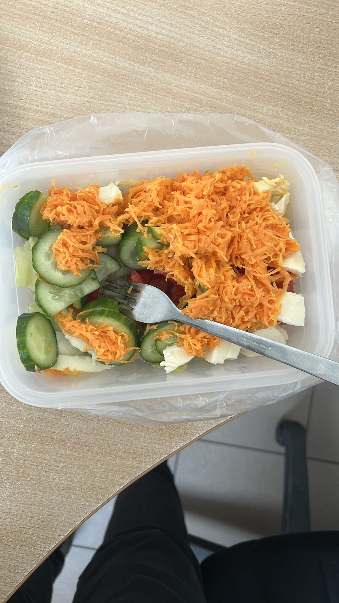 Sałatka warzywna z serem