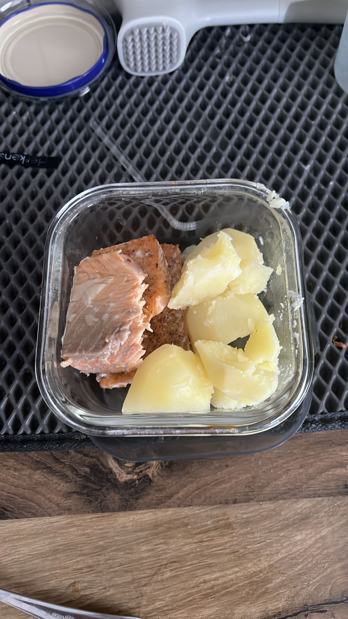 Лосось с картофелем