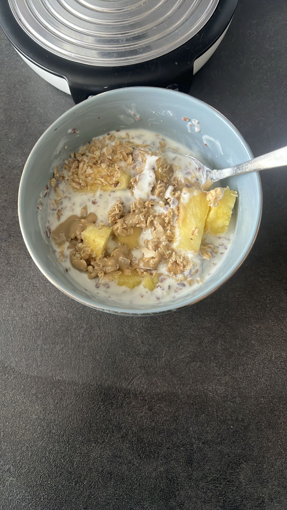 Ananaslı yoğurtlu granola