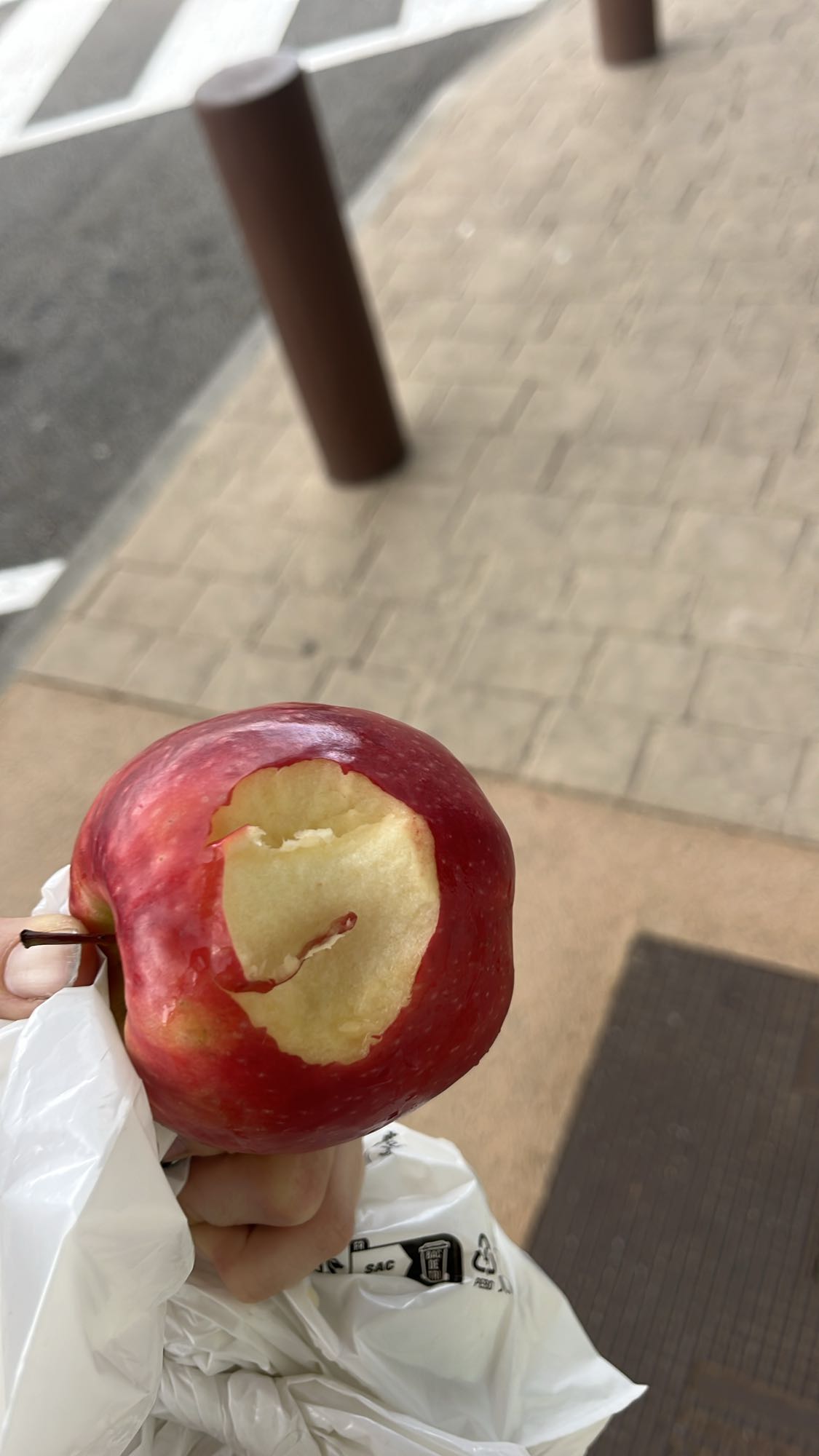 Pomme croquée