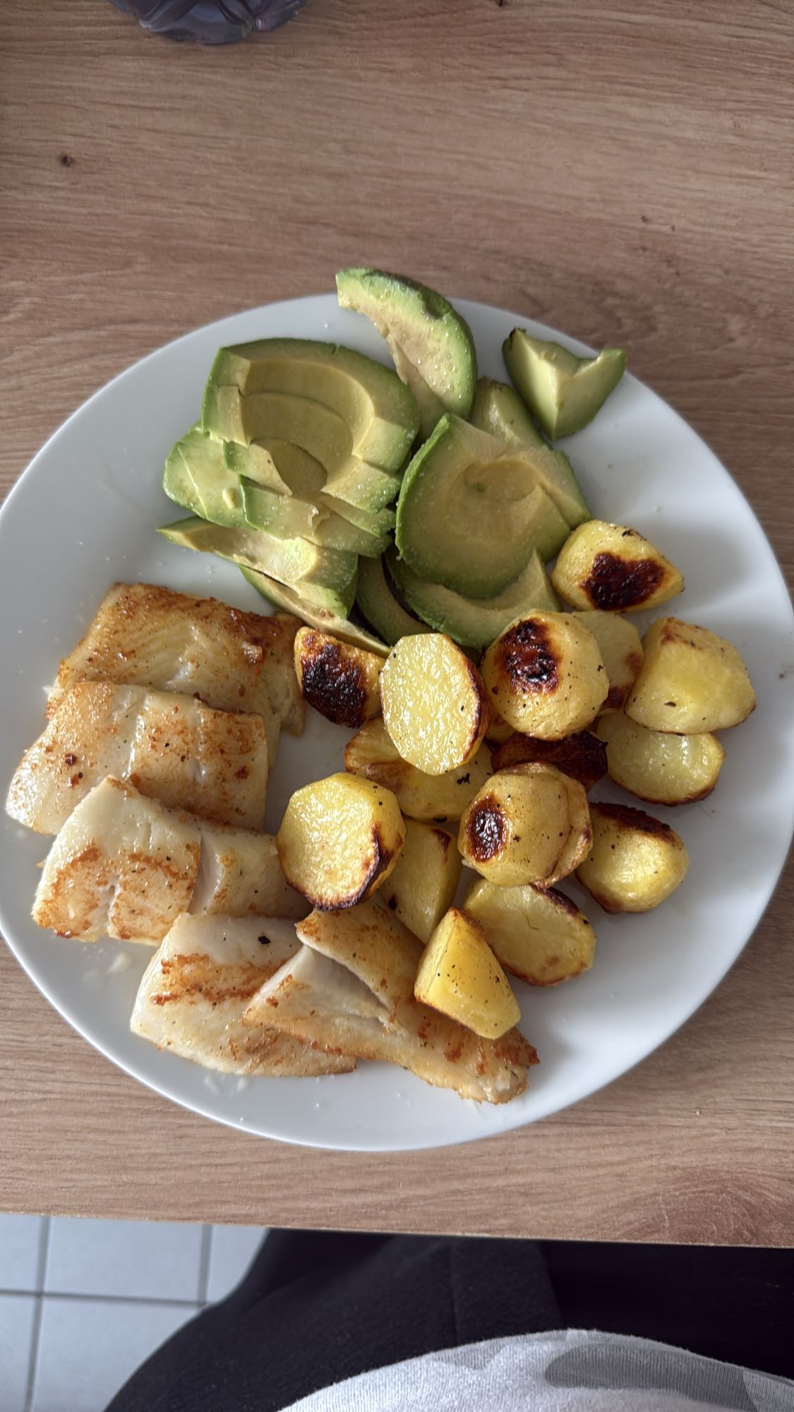 Poisson, avocat, pommes