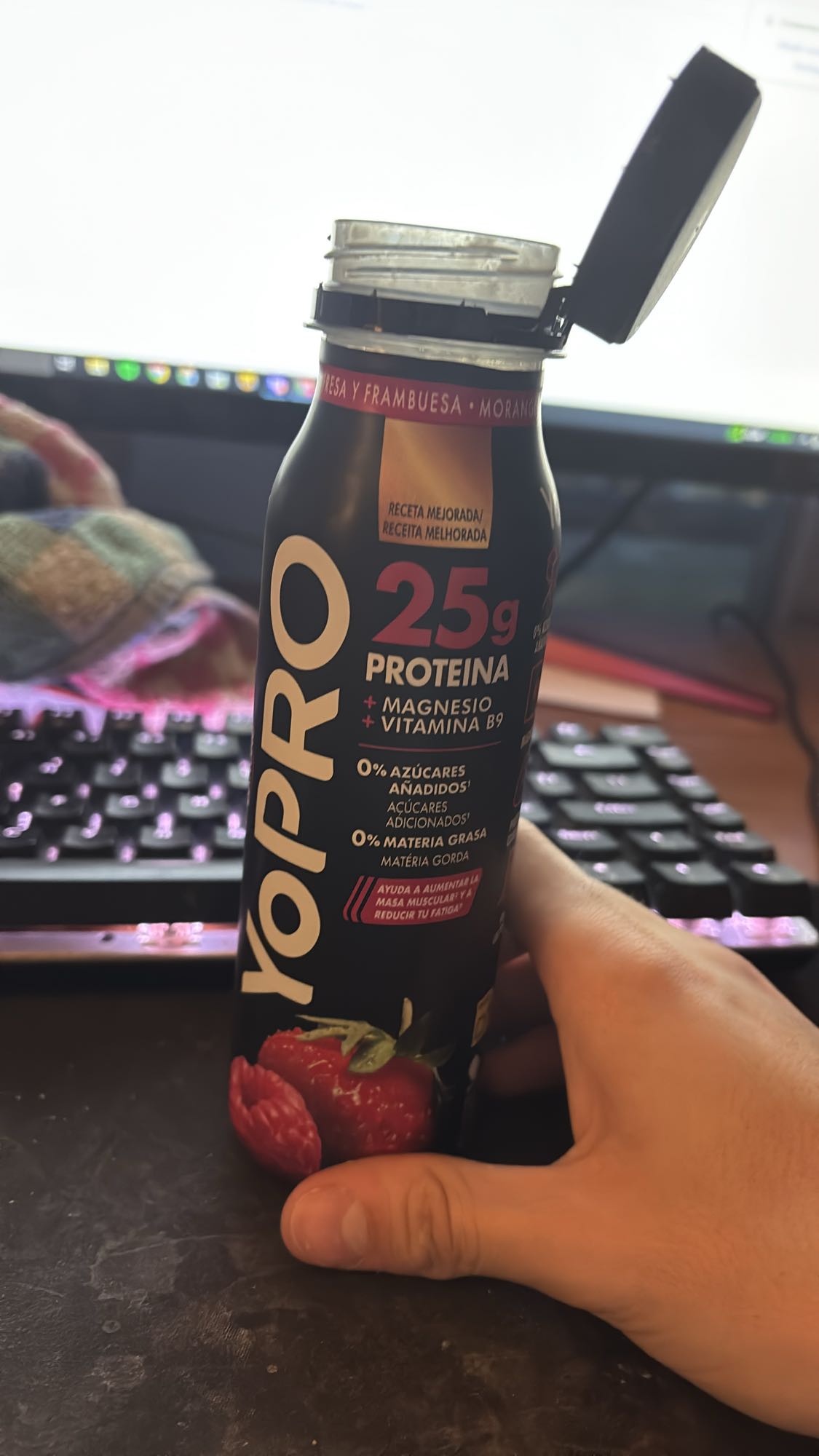 Bebida YoPRO frutos rojos