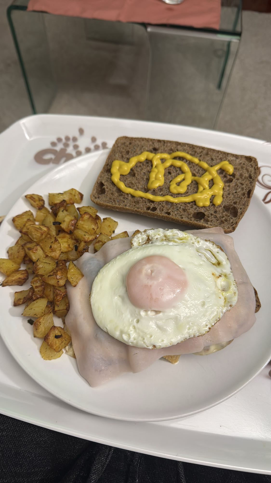 Sándwich con hamburguesas de pollo y papas