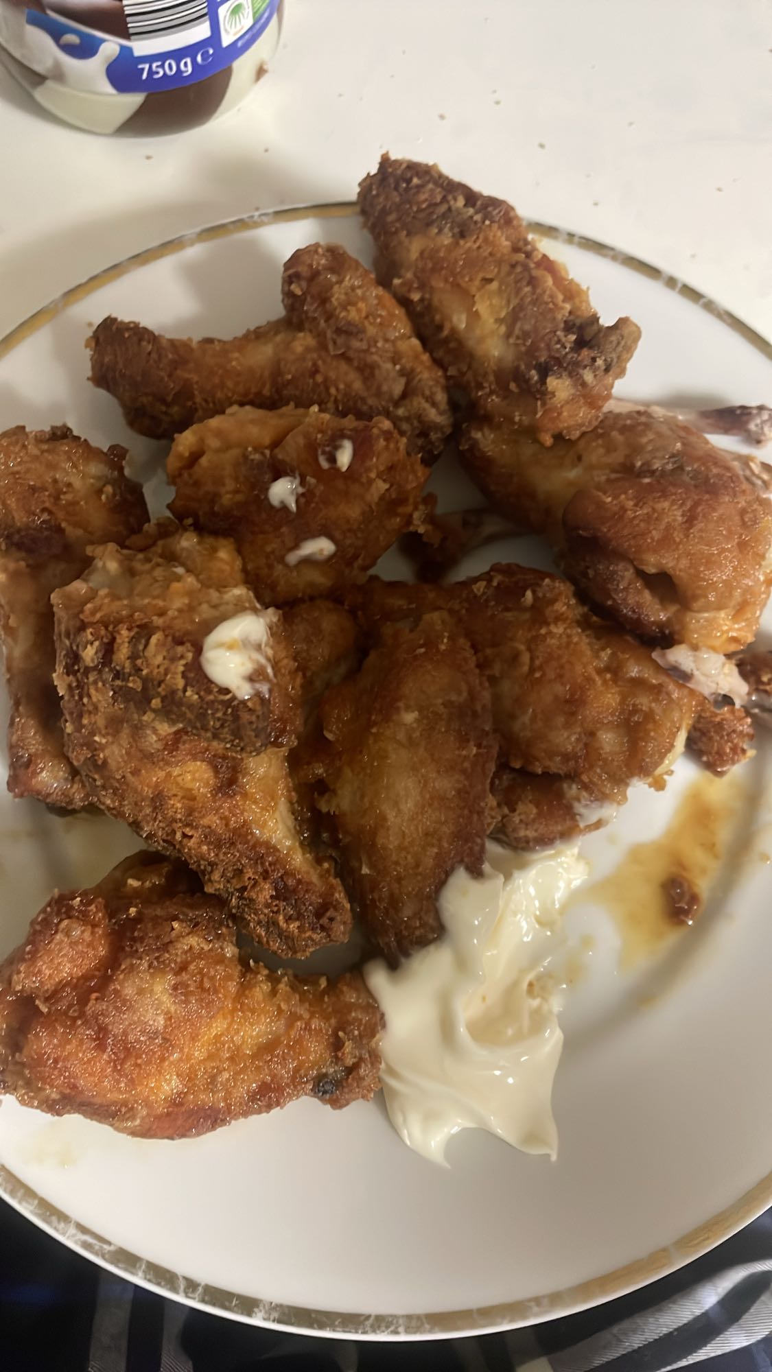 Alitas fritas con mayonesa