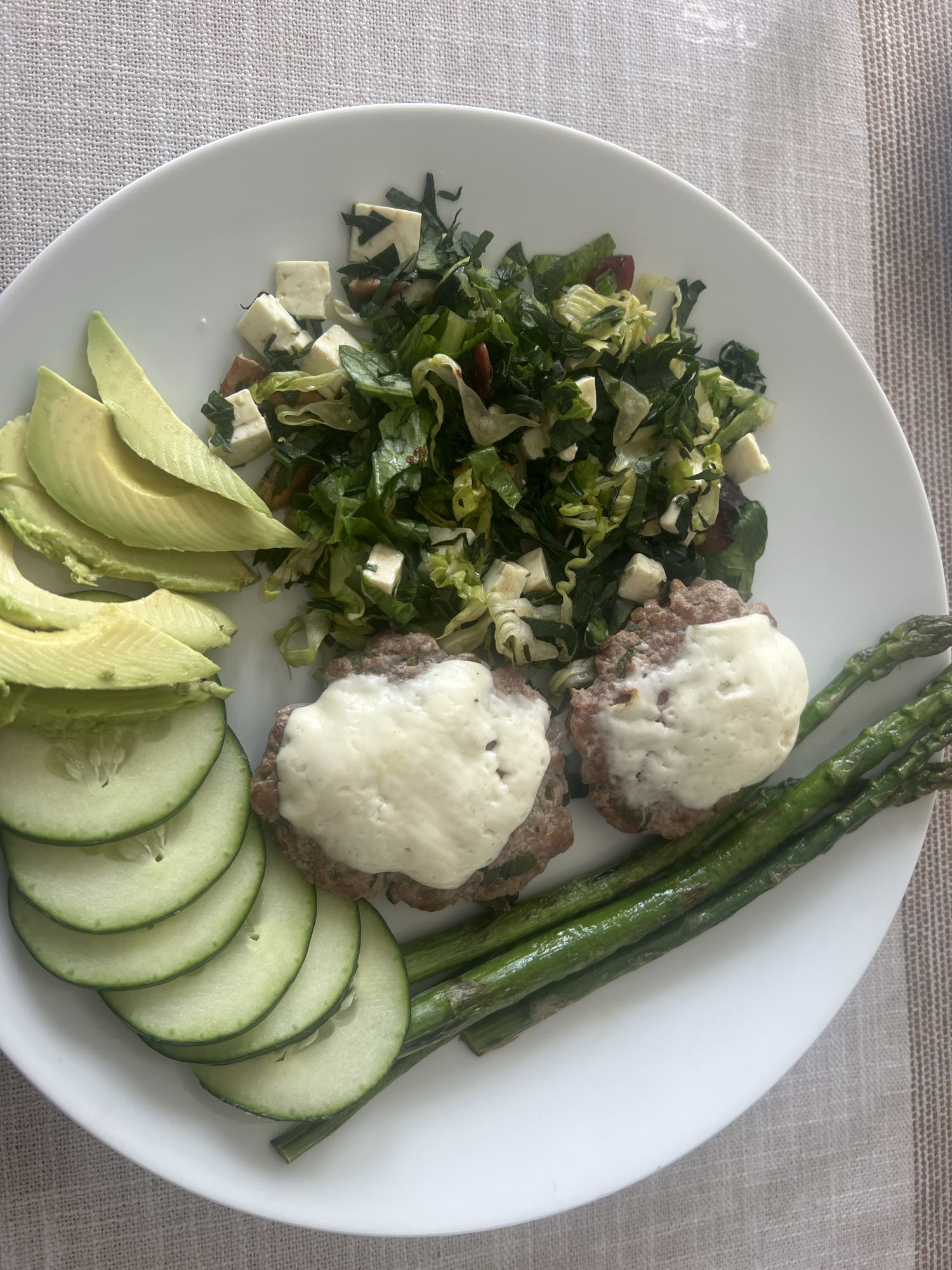 Hamburguesas con ensalada