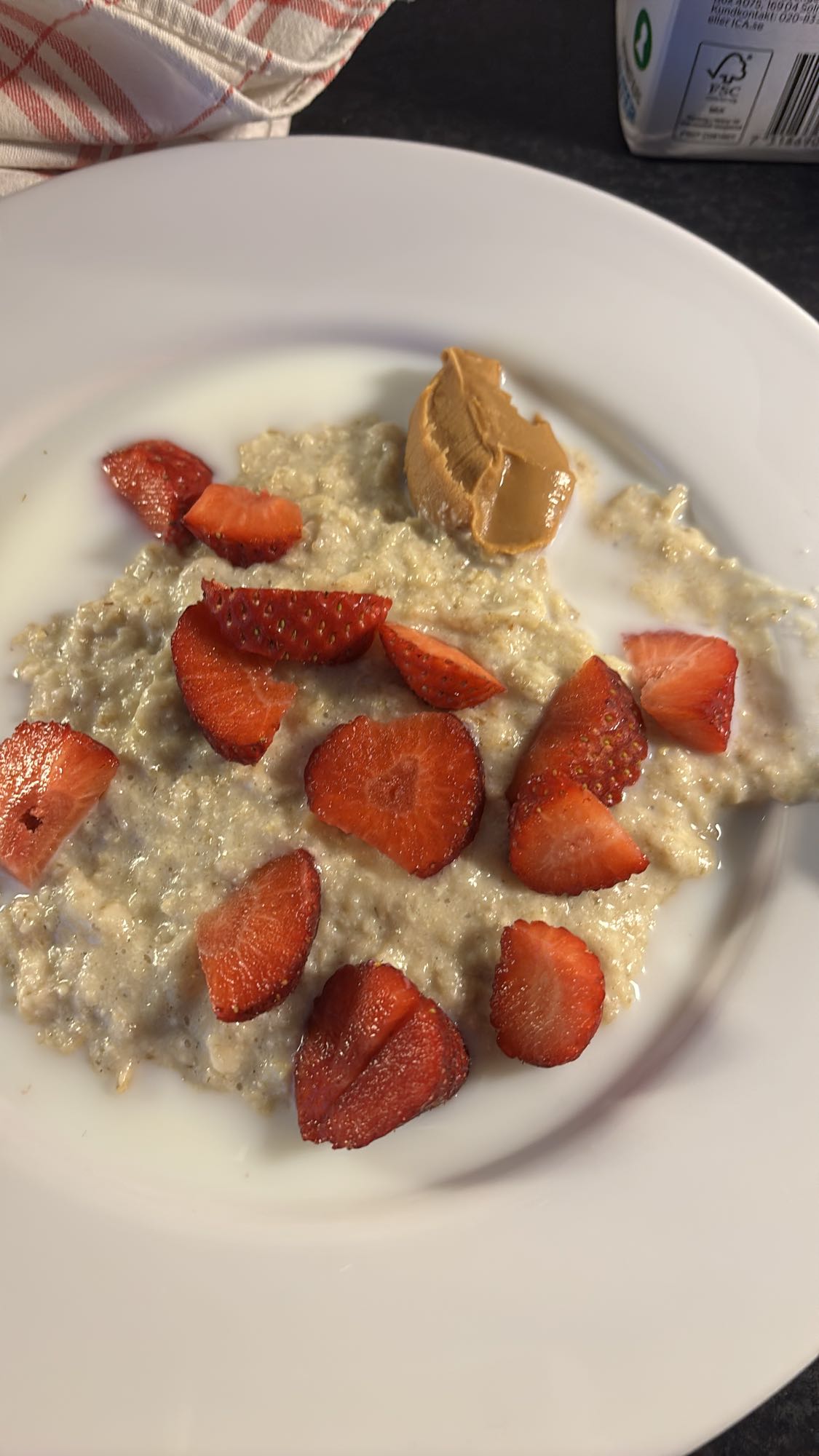 Havregrynsgröt med jordgubb