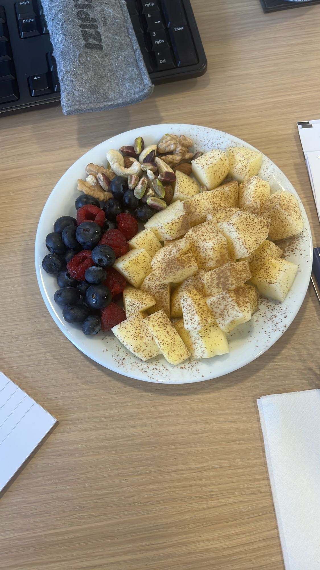 Φρουτοσαλάτα με ξηρούς καρπούς