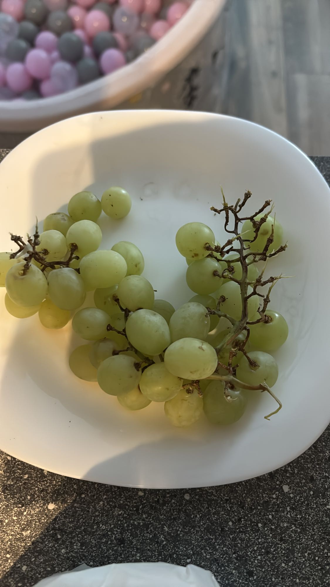 Winogrona na talerzu
