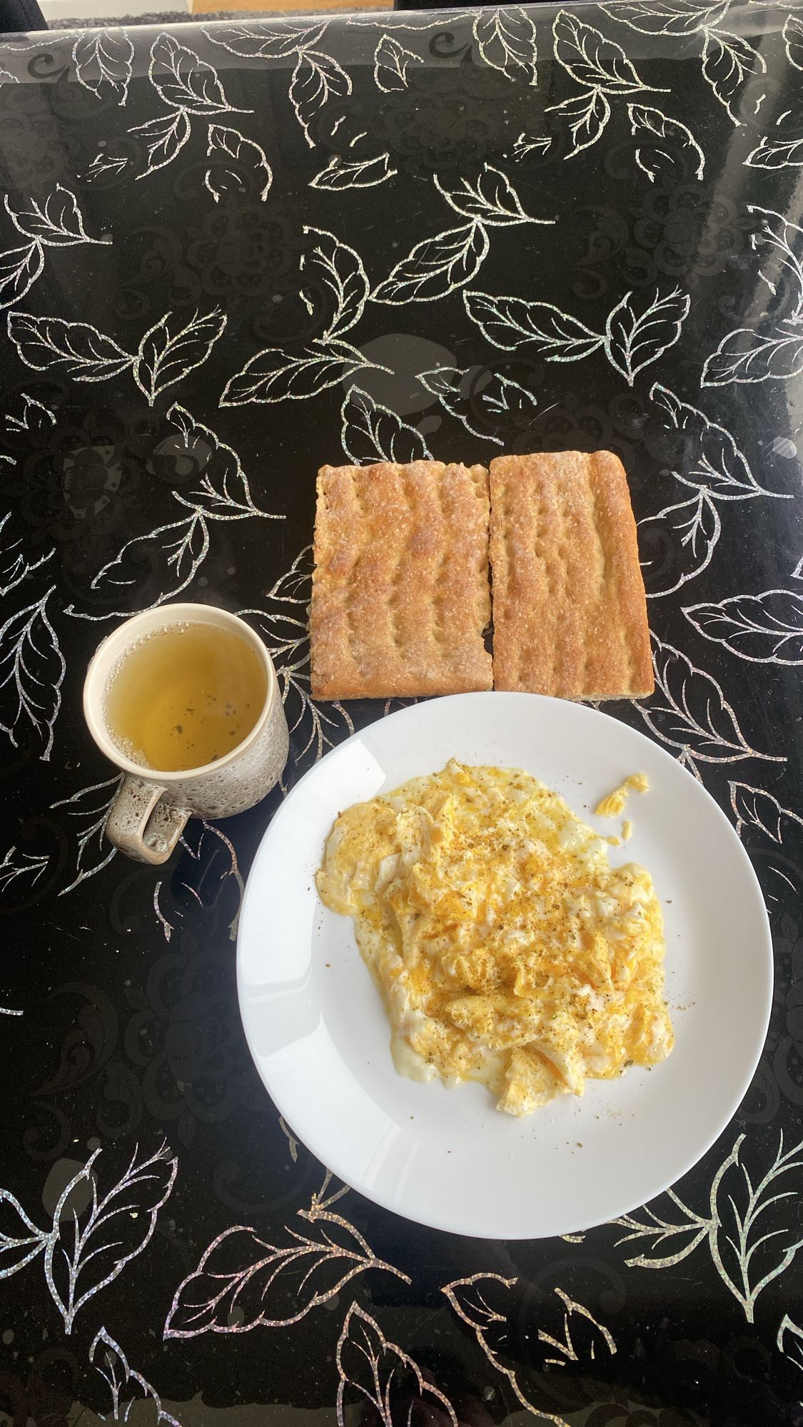 Ägg och bröd frukost