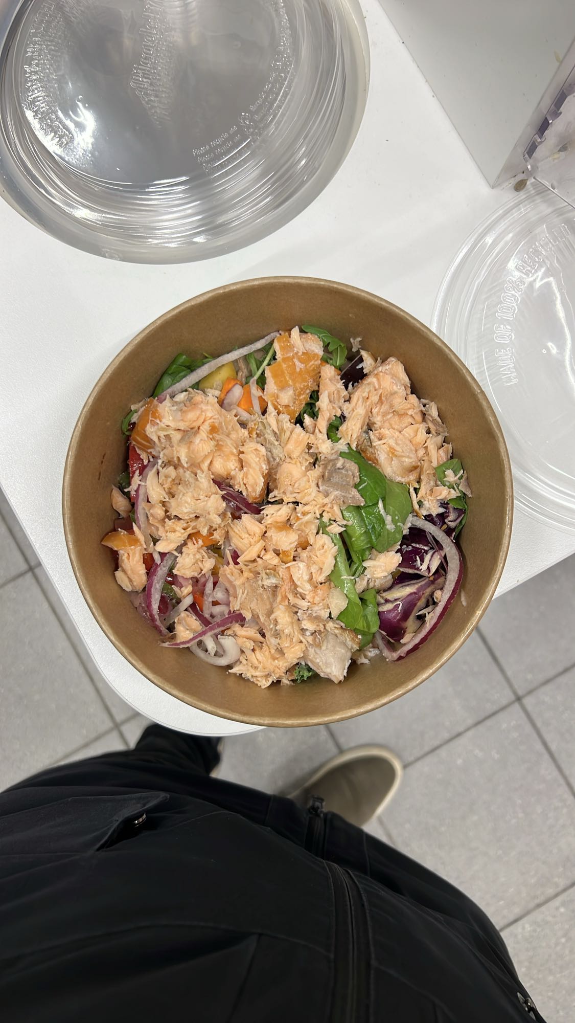 Lax- och grönsakssallad