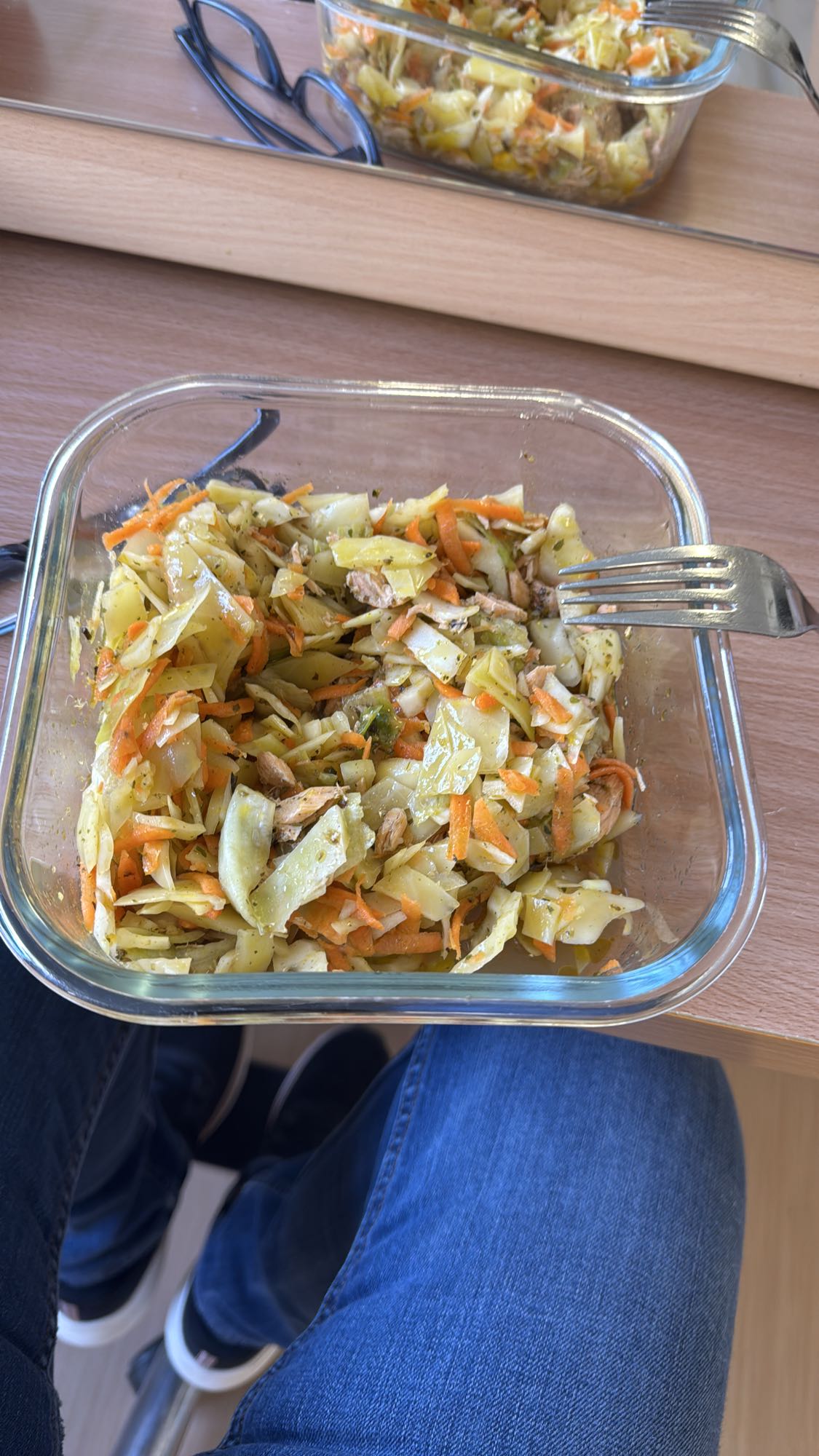 Ensalada de atún y col