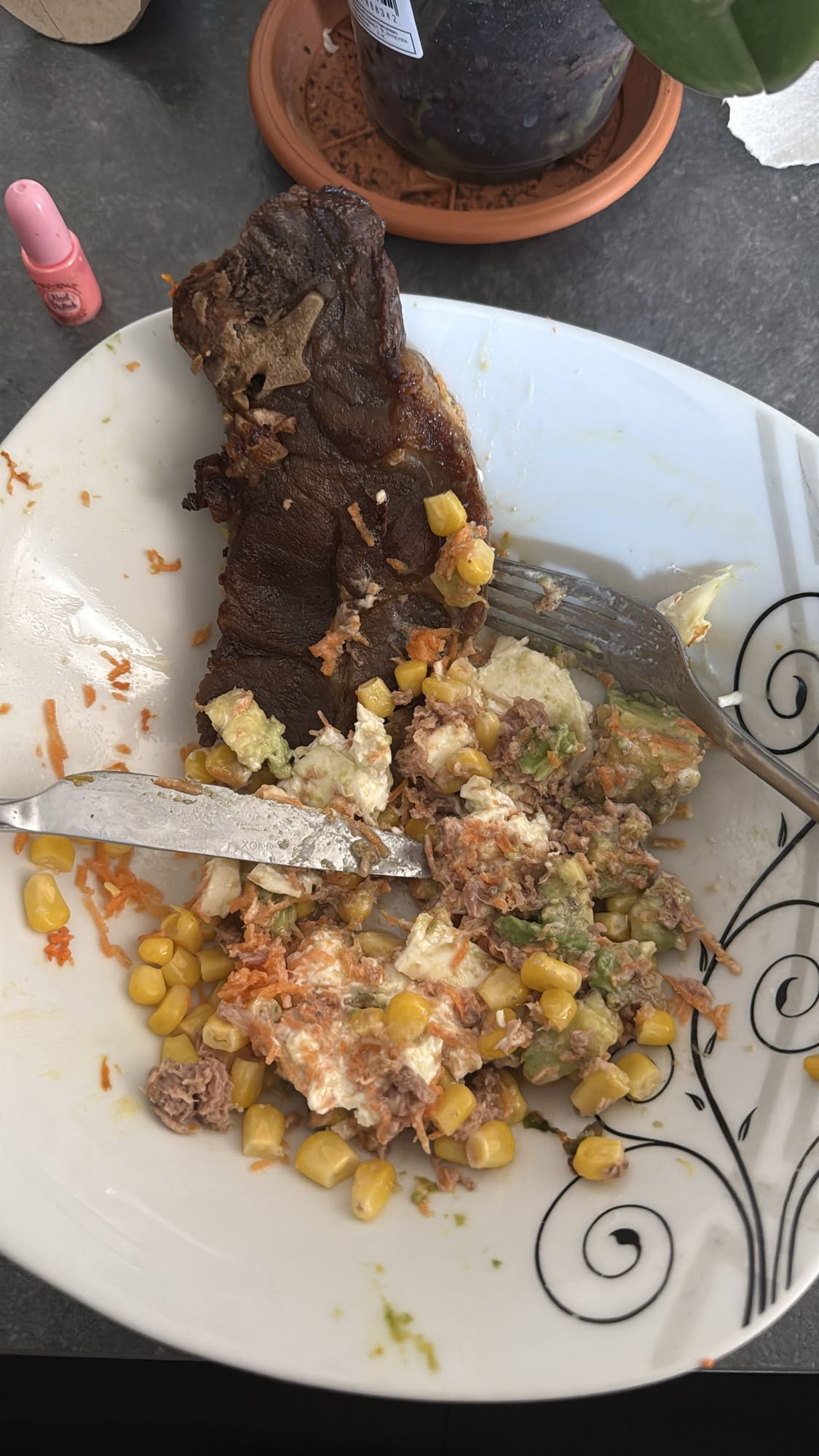 Côte de porc et salade composée