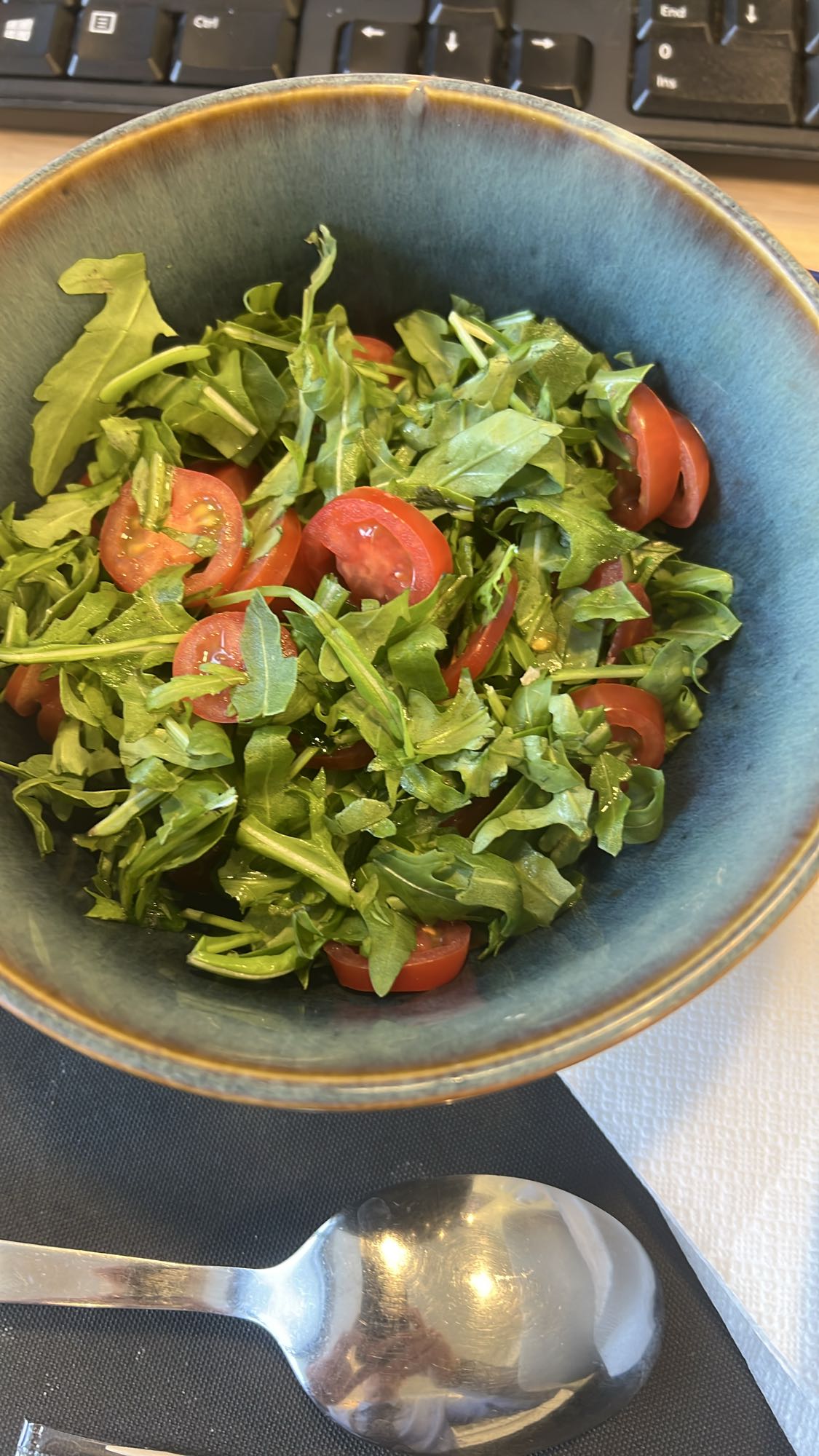 Σαλάτα με ρόκα και ντομάτα