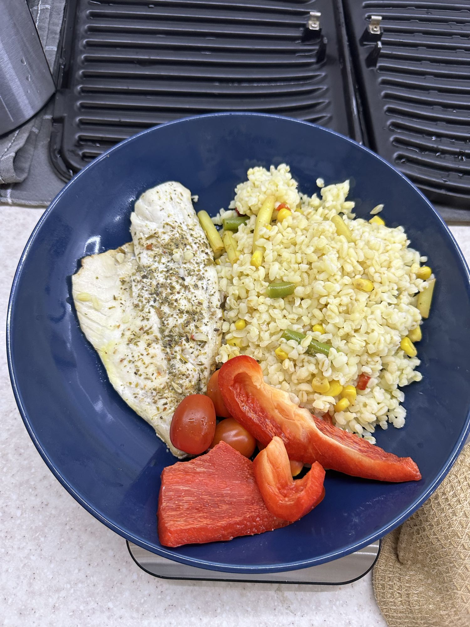 Fish with bulgur and veg