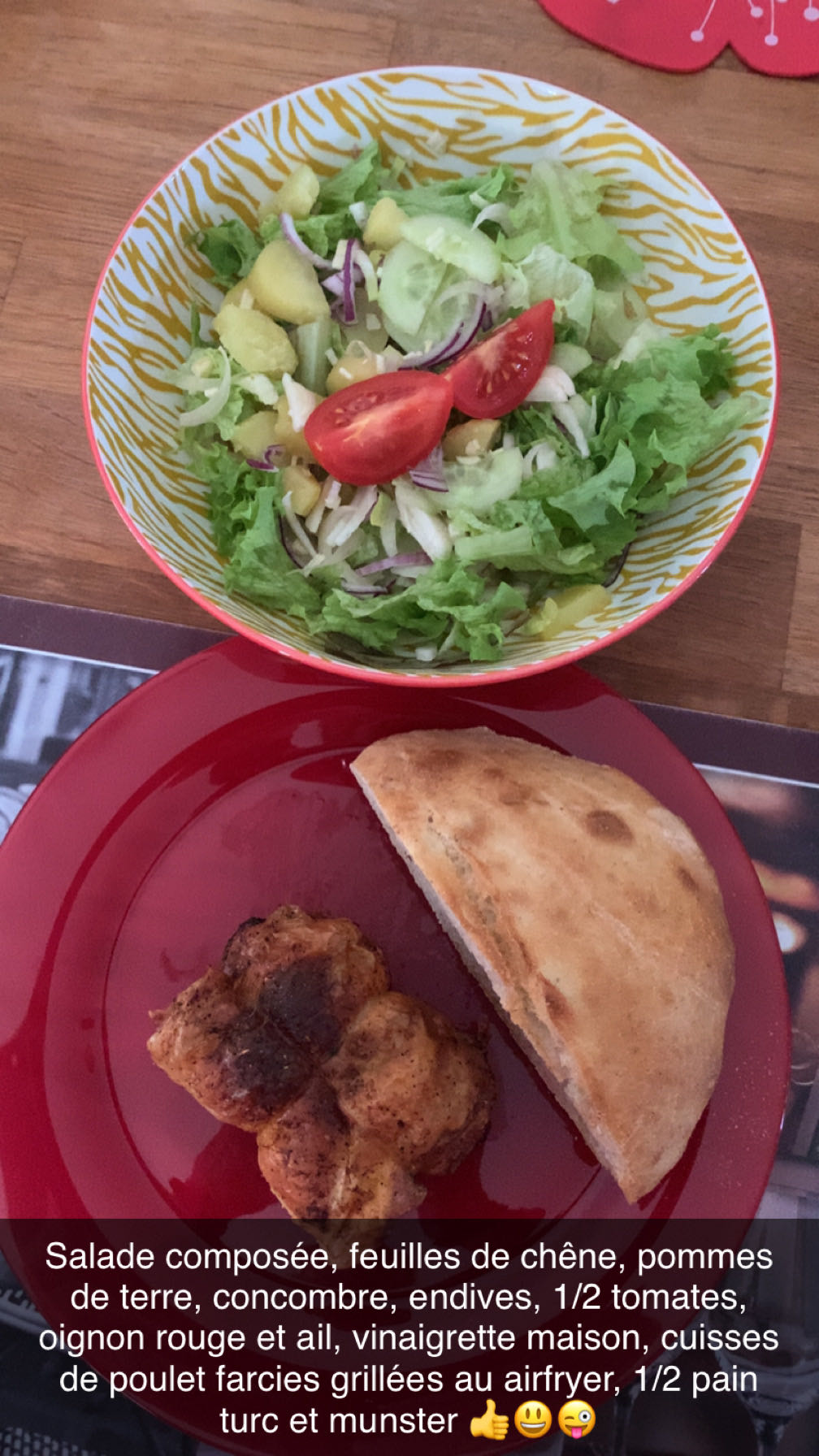 Salade et poulet grillé