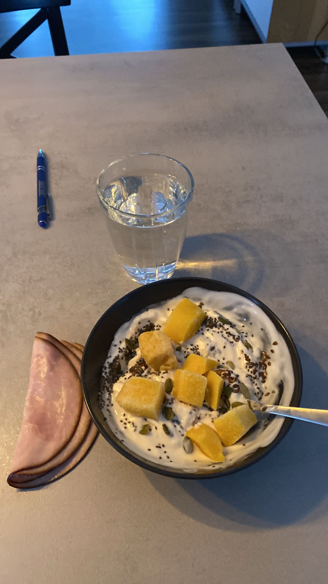 Kvarg 0.3% med frön & skinka