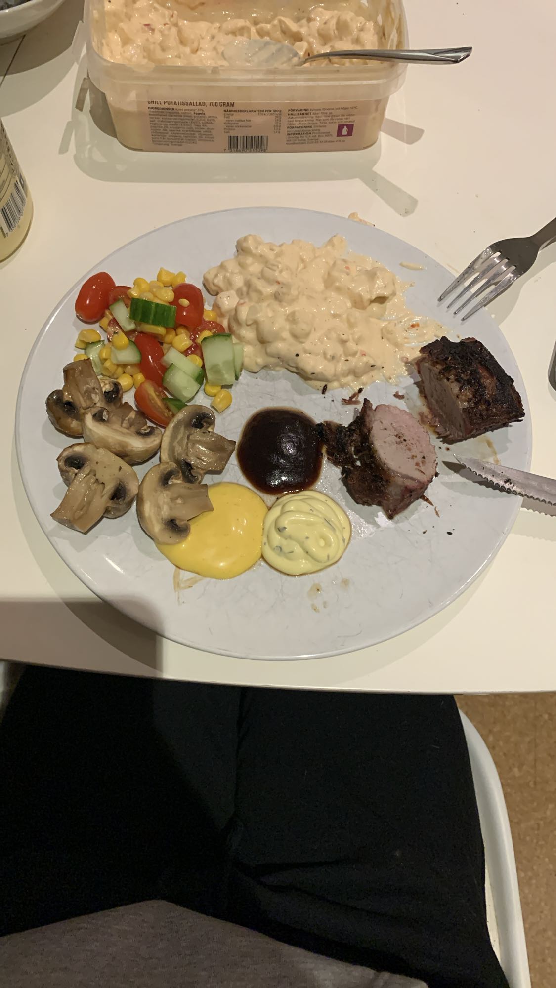 Grillmiddag med sallad