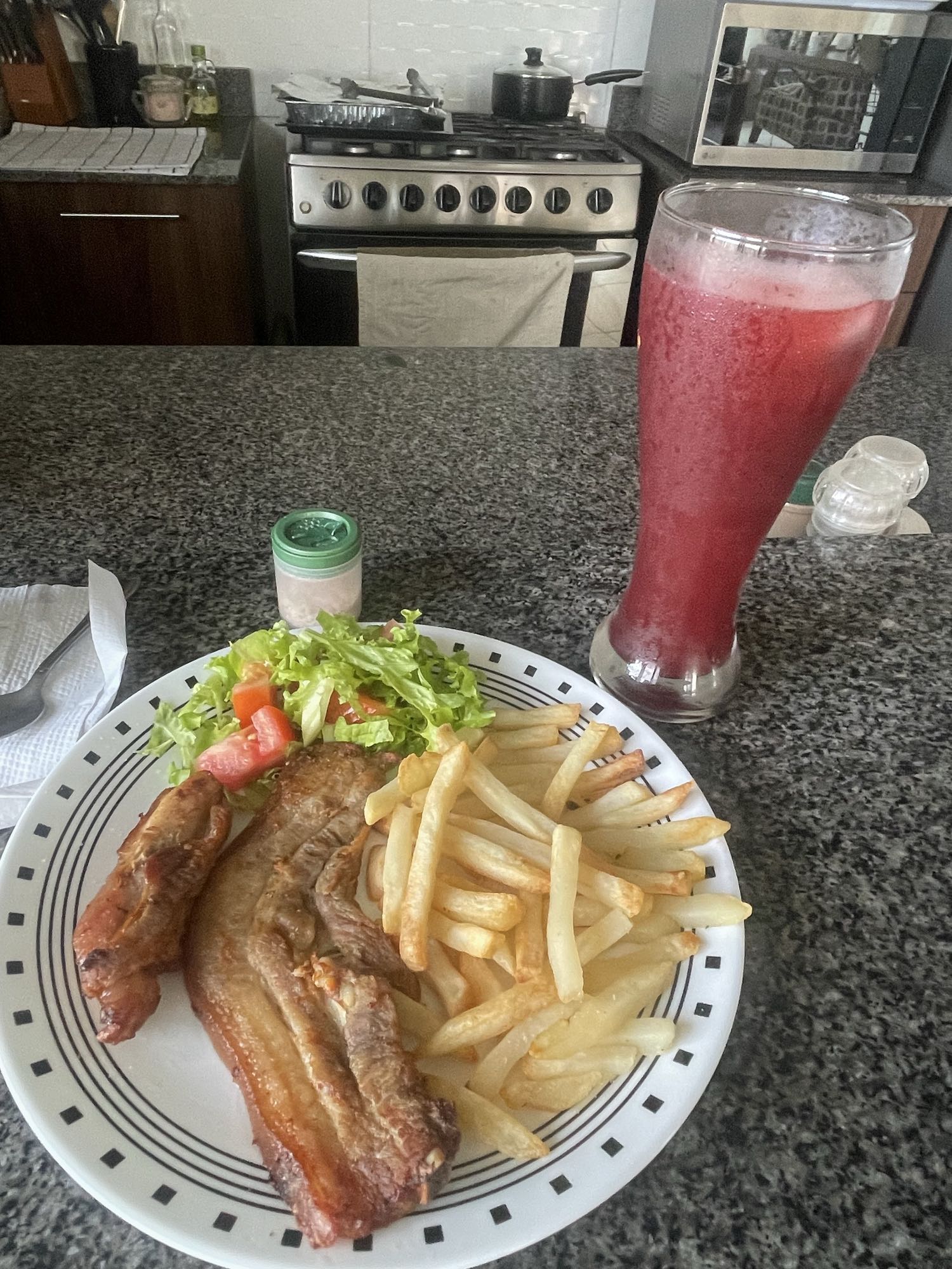 Carne con papas fritas