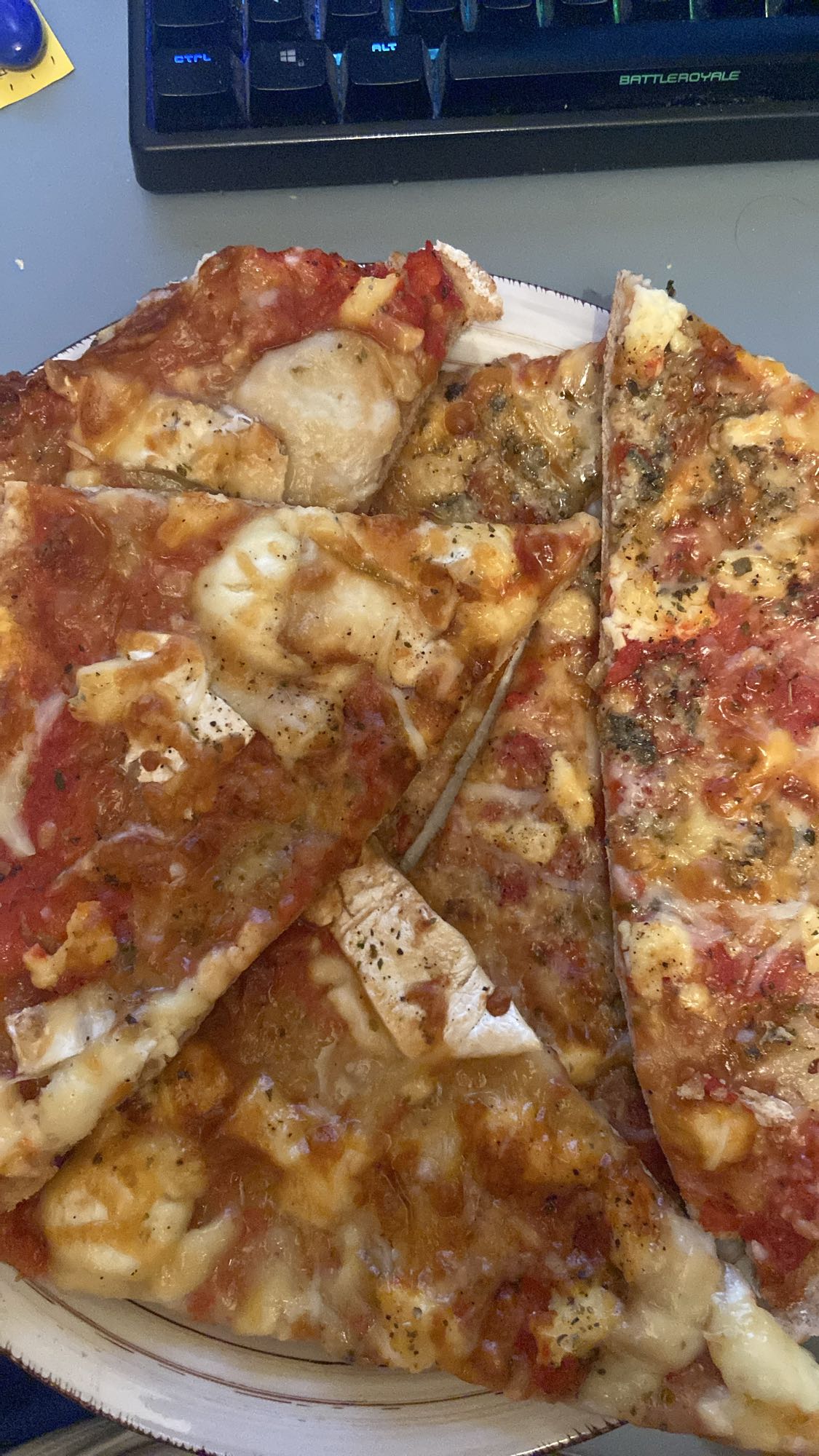 Pizza de queso y tomate