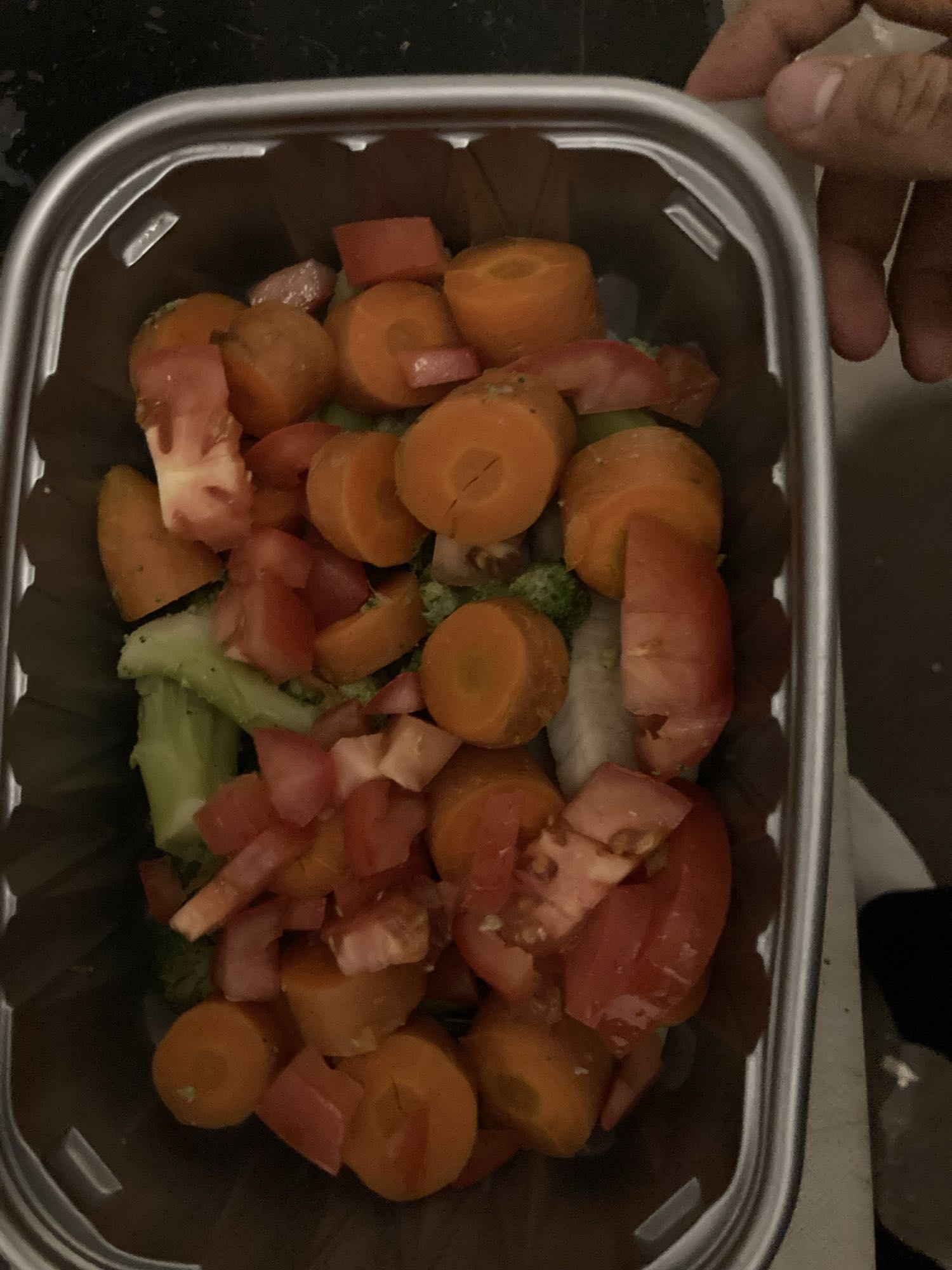 Ensalada de vegetales con pescado