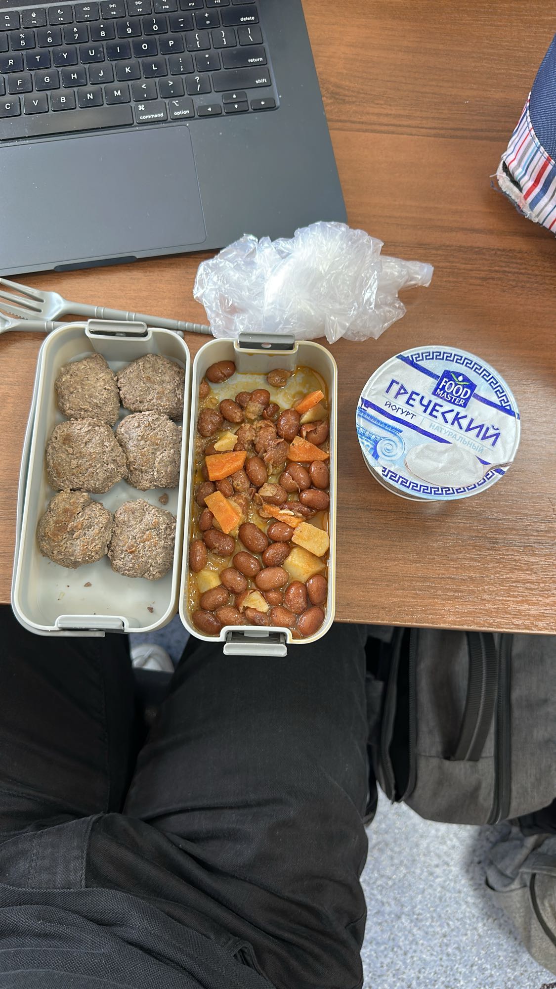 Meatballs with beans