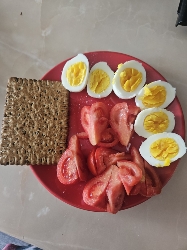 Eggs with tomato & cracker