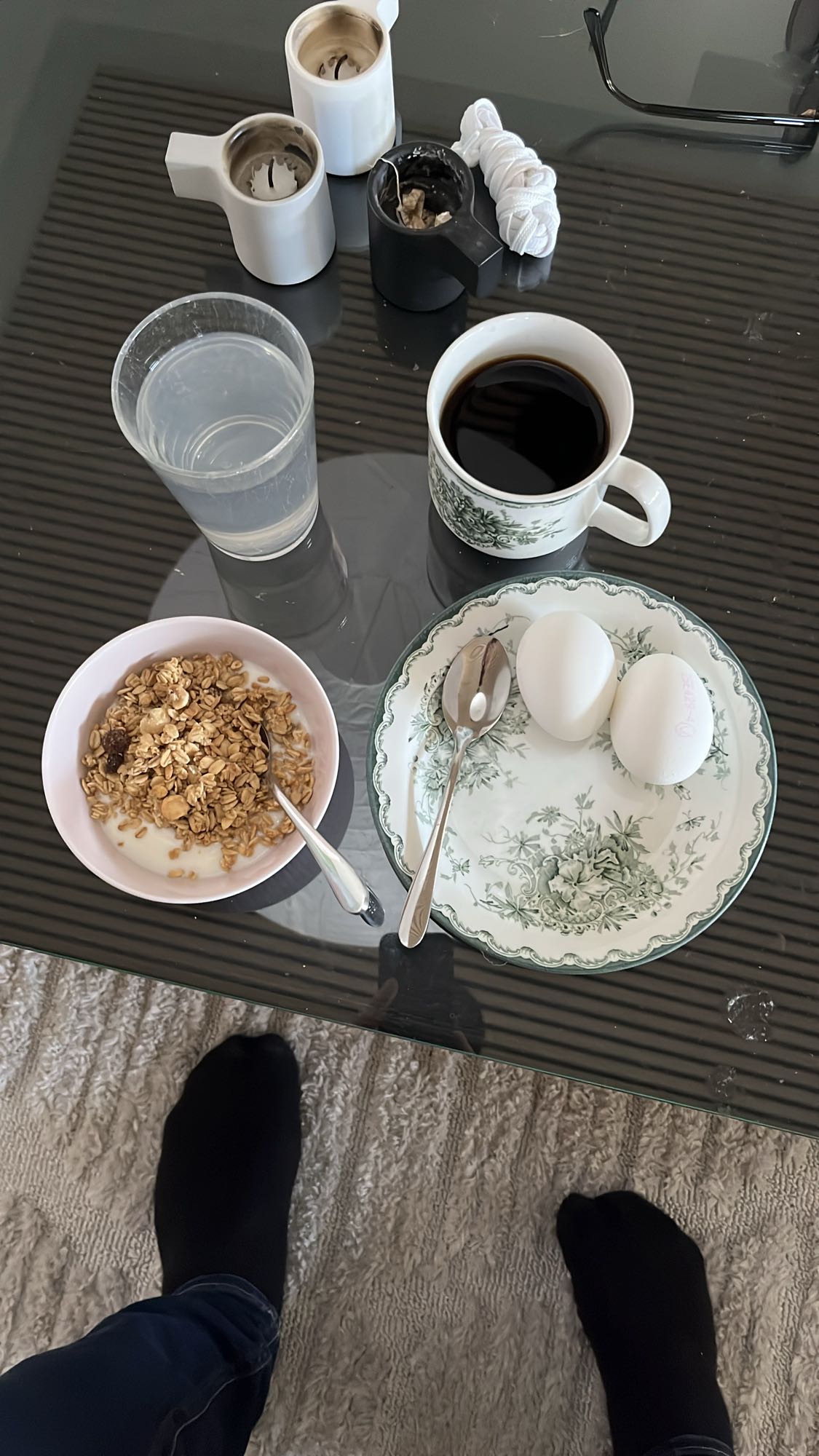 Ägg och müsli frukost