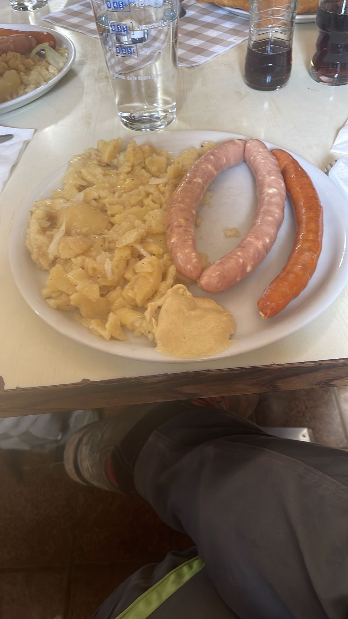 Klobasa s krompirjem