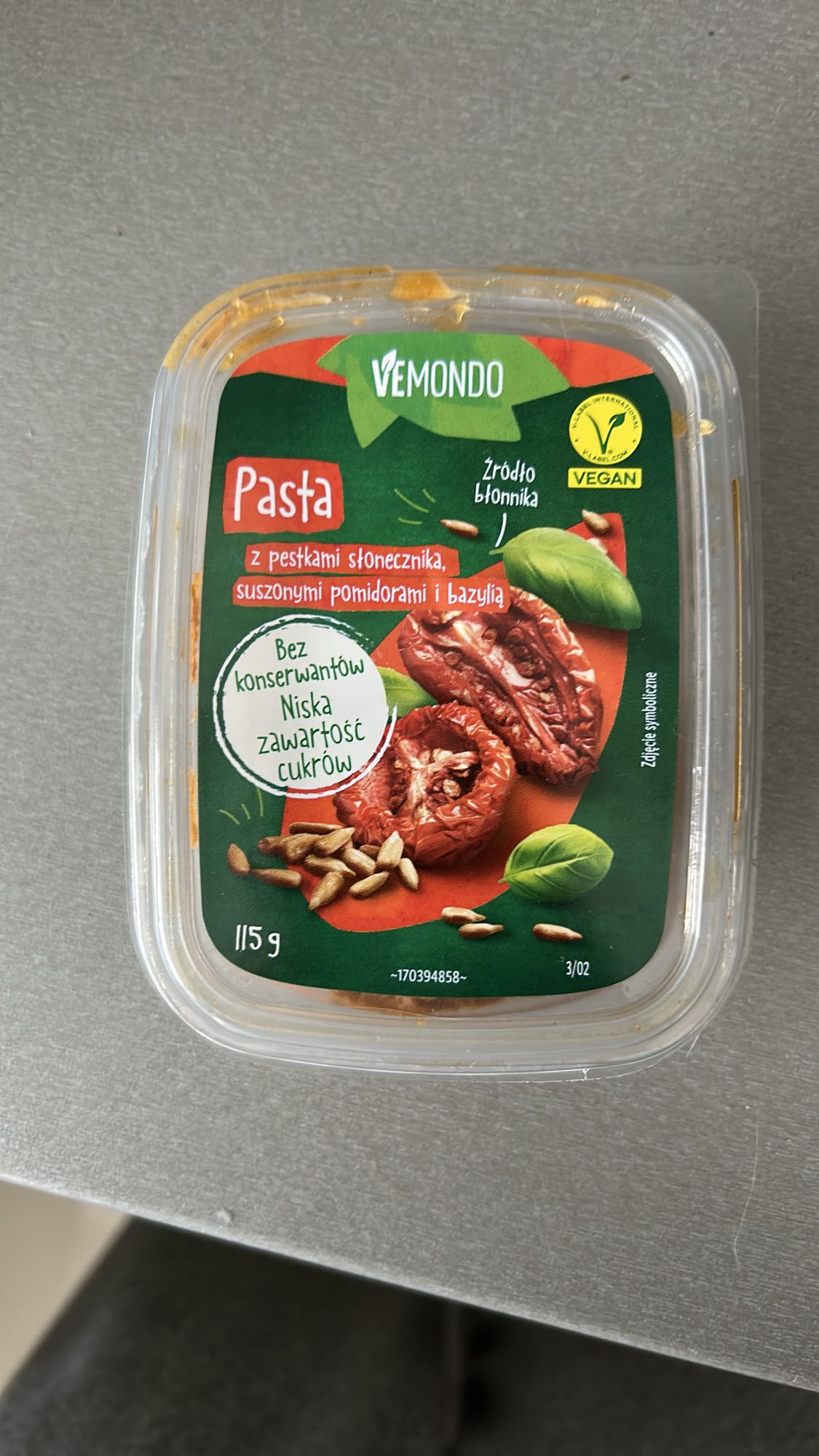Pasta z pestkami i bazylią