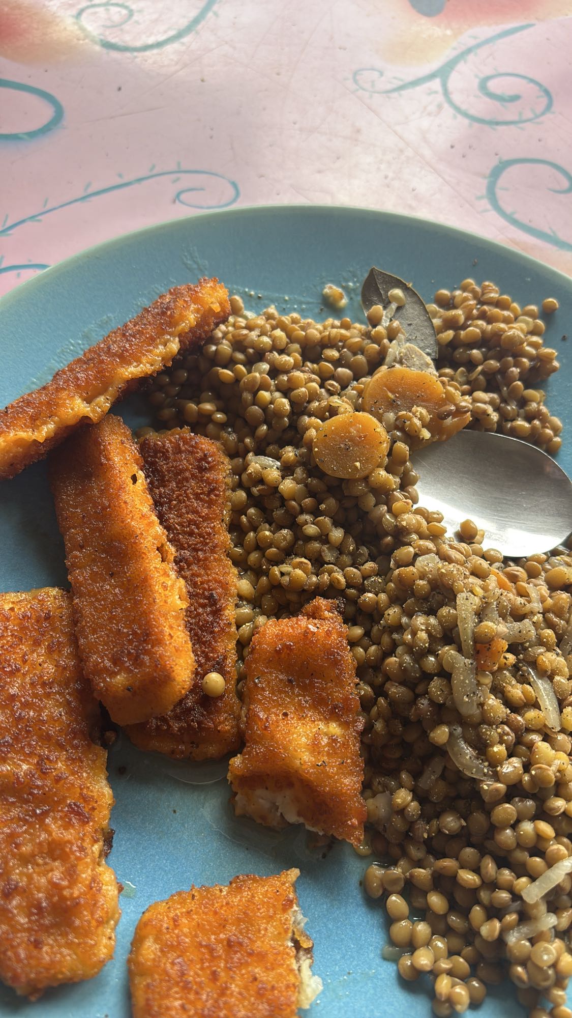 Lentilles et bâtonnets panés