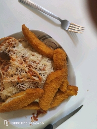 Pâtes et bâtonnets frits