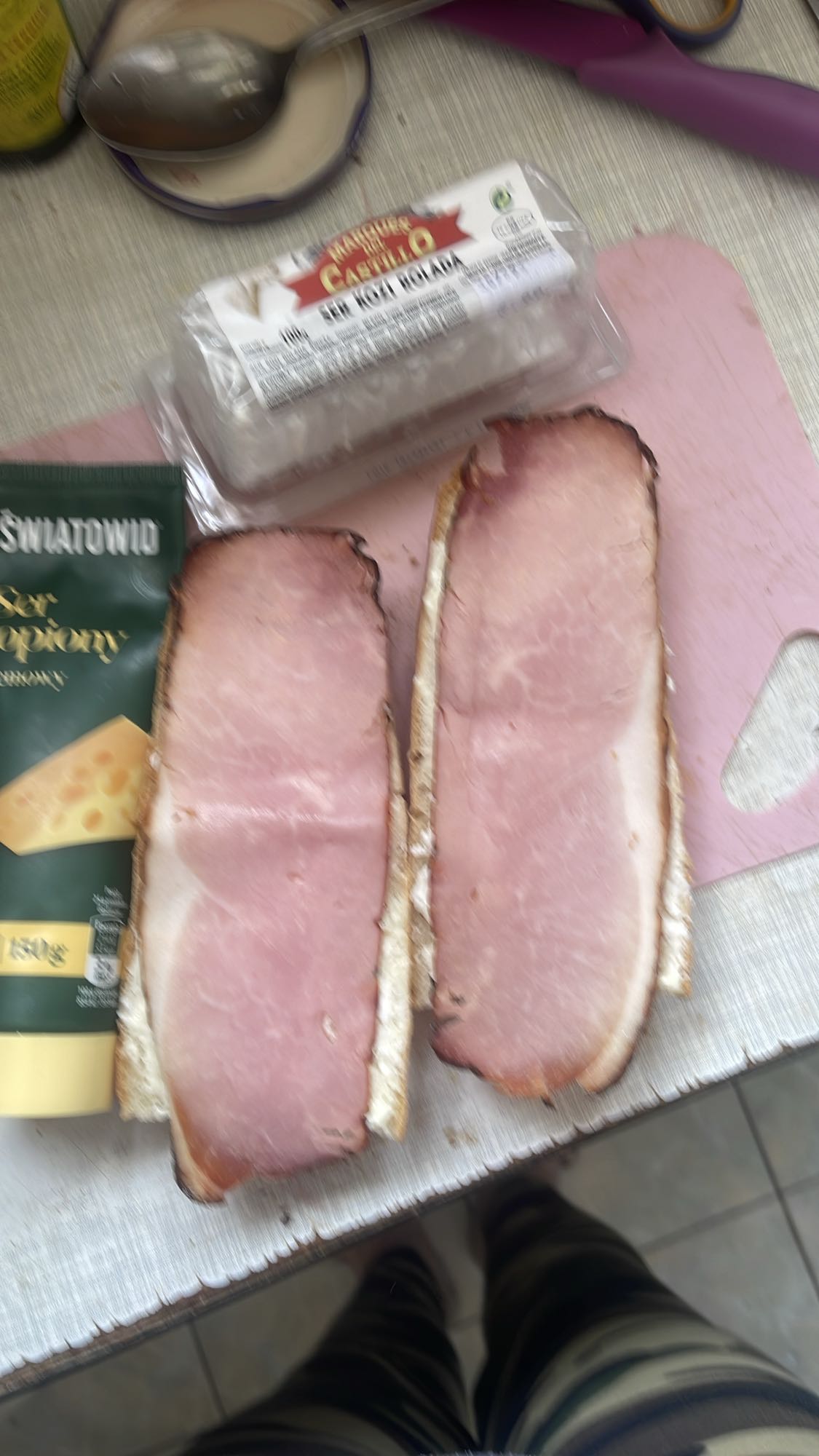 Kanapki z szynką i serem