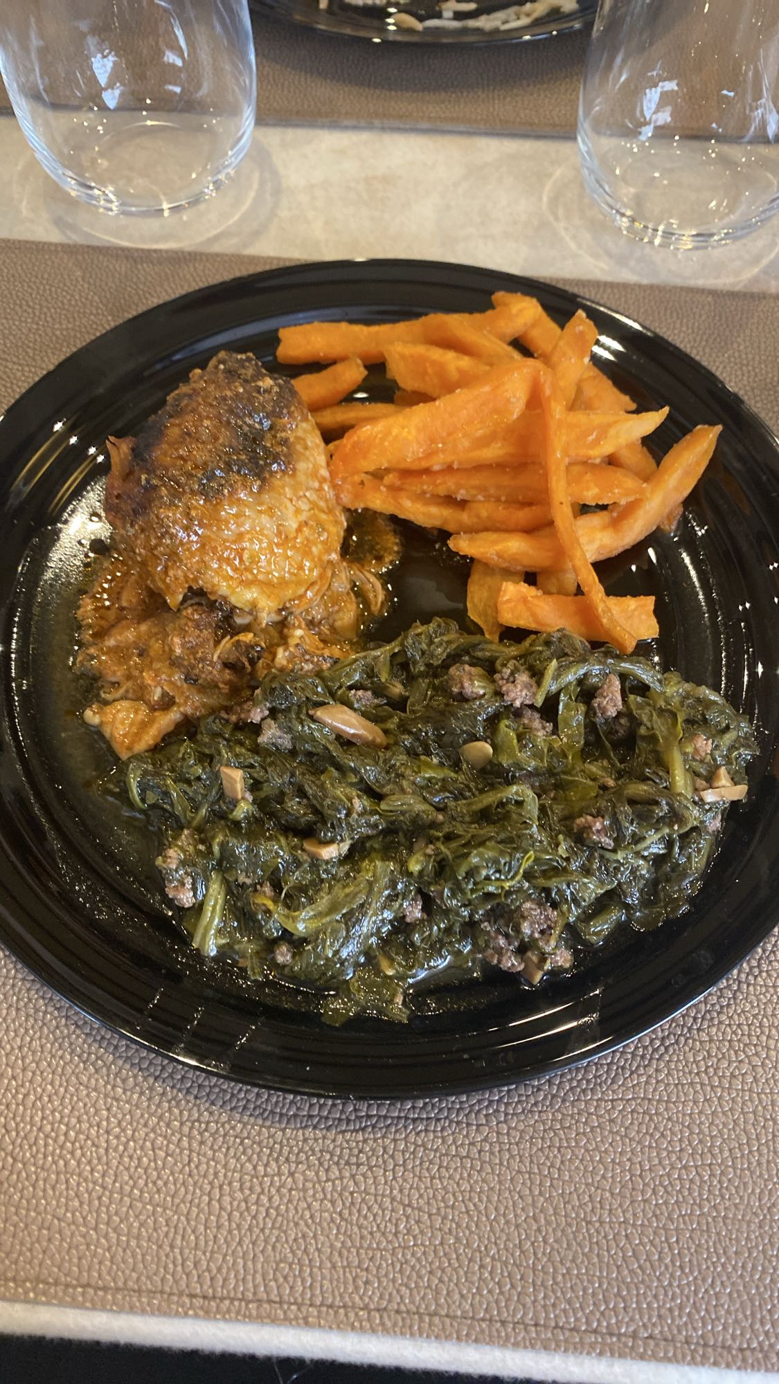 Poulet, patates, épinards