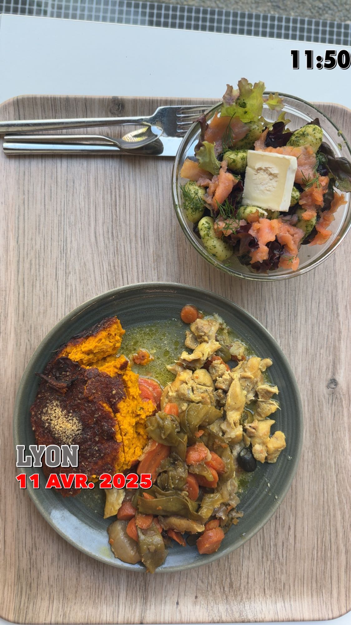 Déjeuner poulet et salade