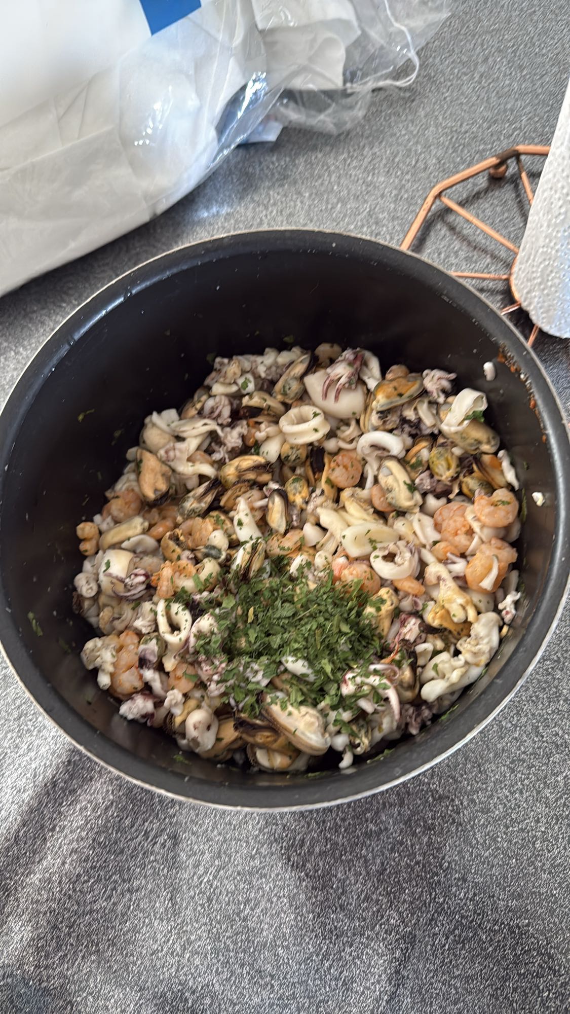 Mélange fruits de mer avec riz blanc