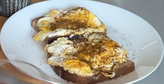 Oeufs sur pain grillé