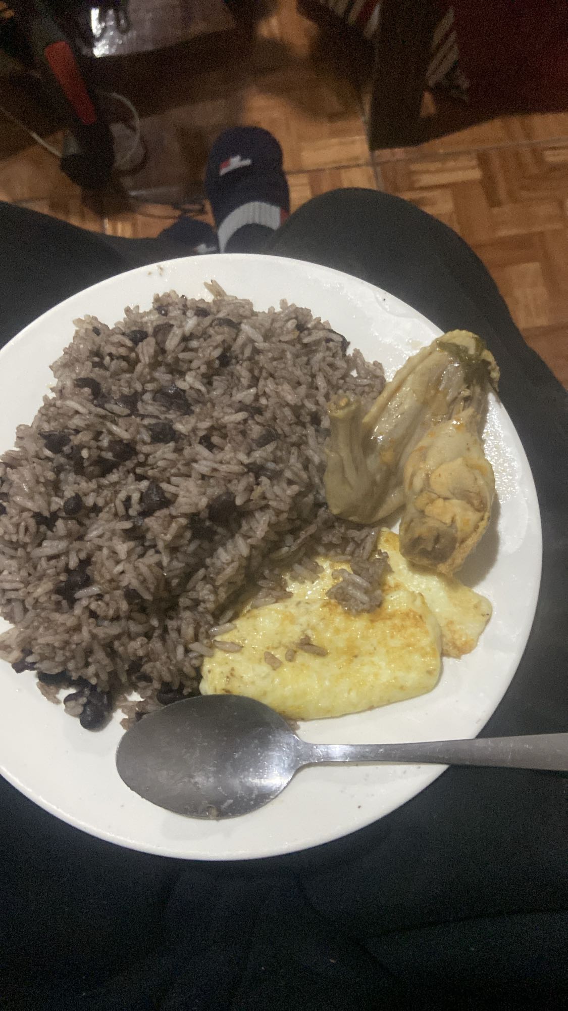 Arroz con frijoles y pollo