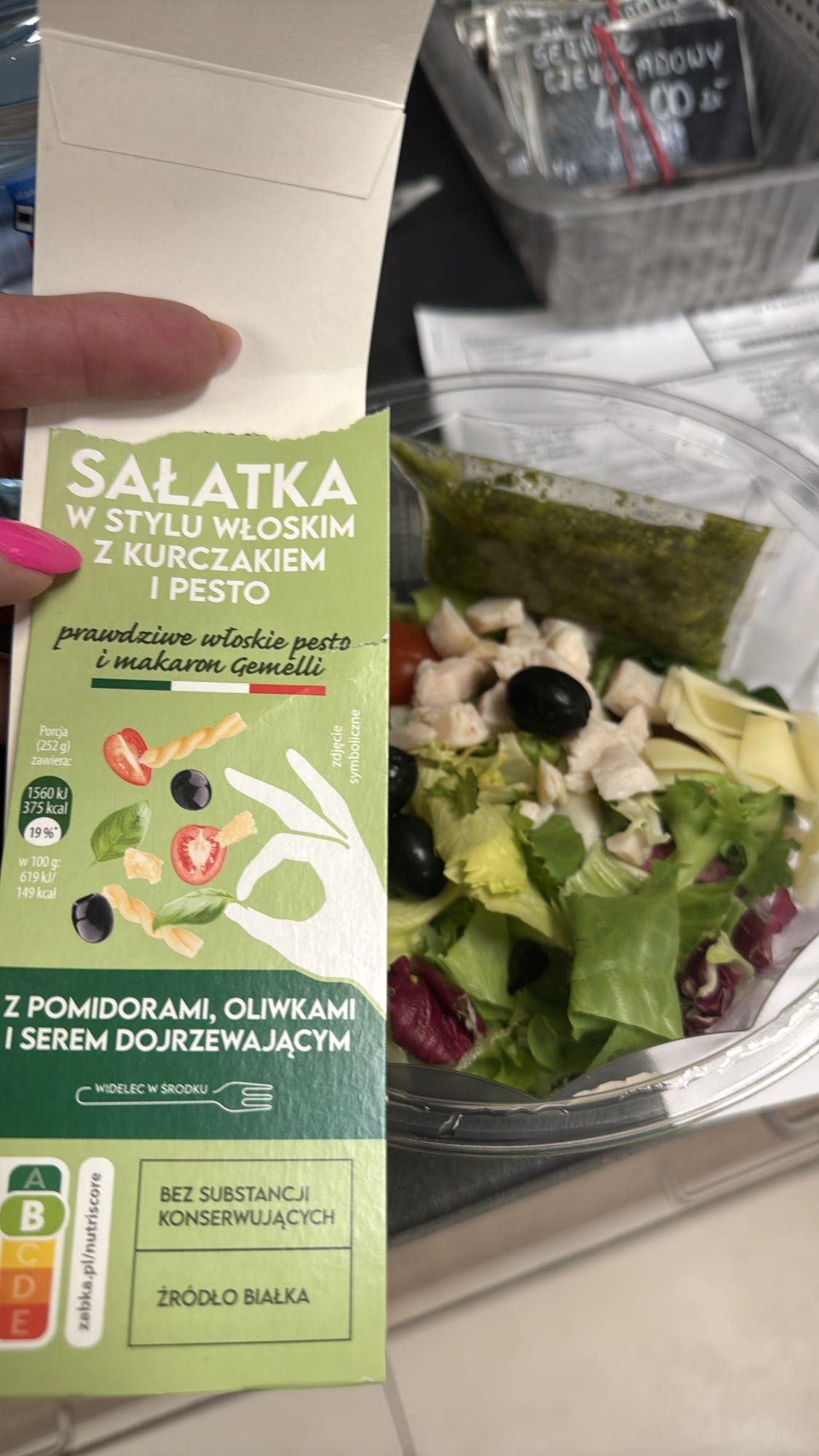 Sałatka z kurczakiem i pesto