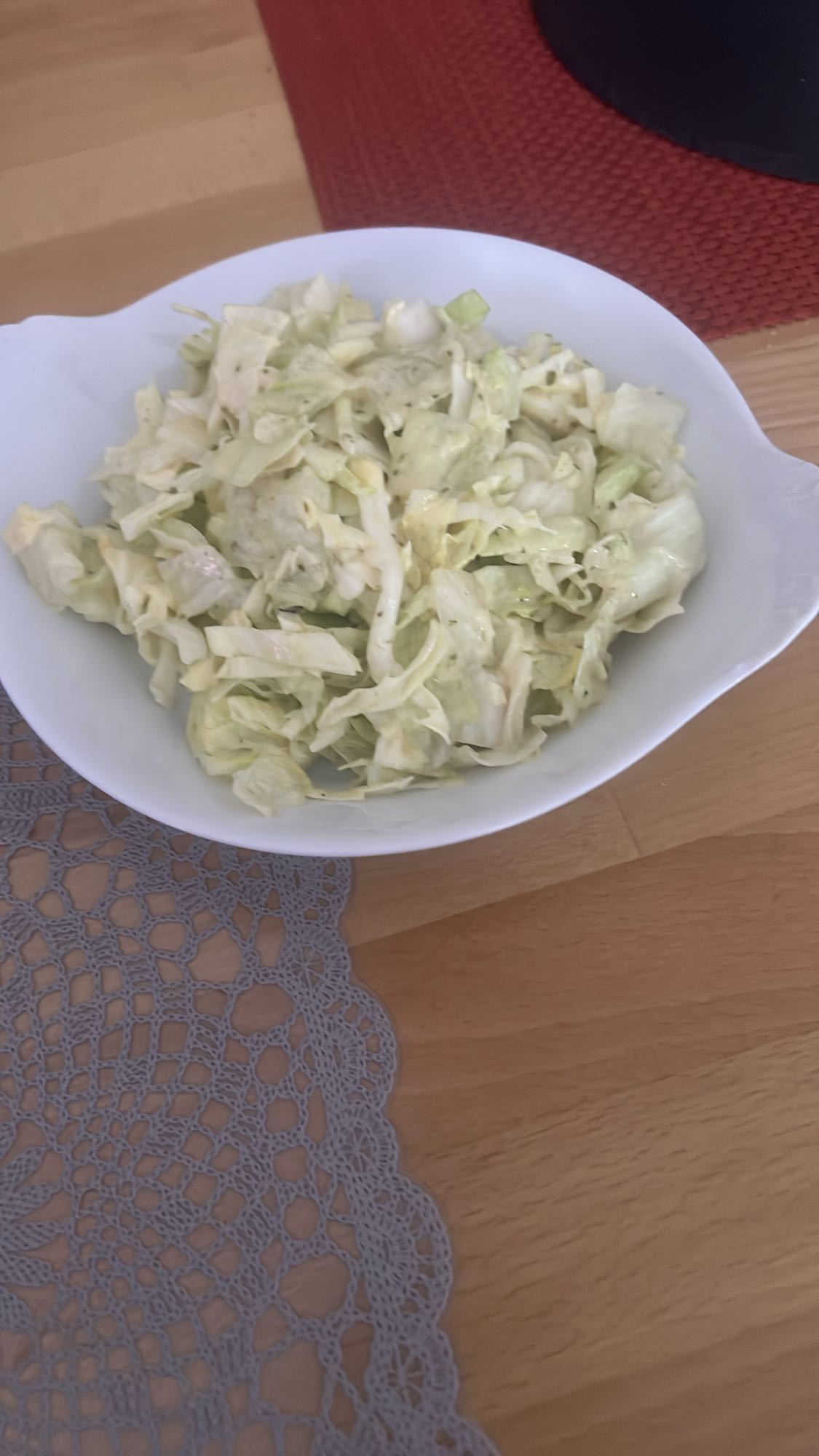 Ensalada de col cremosa