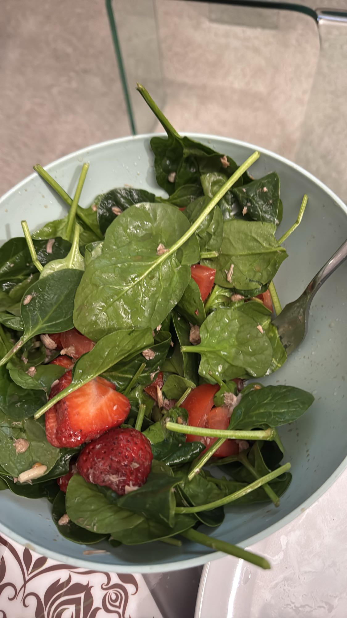 Ensalada de espinaca con atún