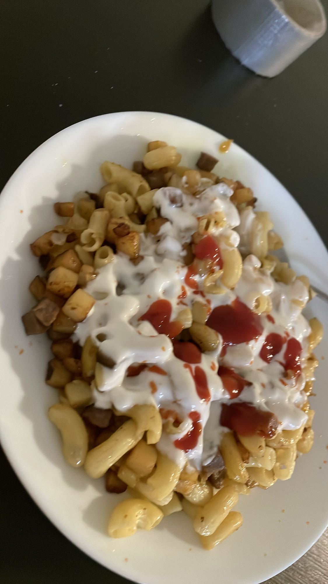 Makaron med sås och potatis