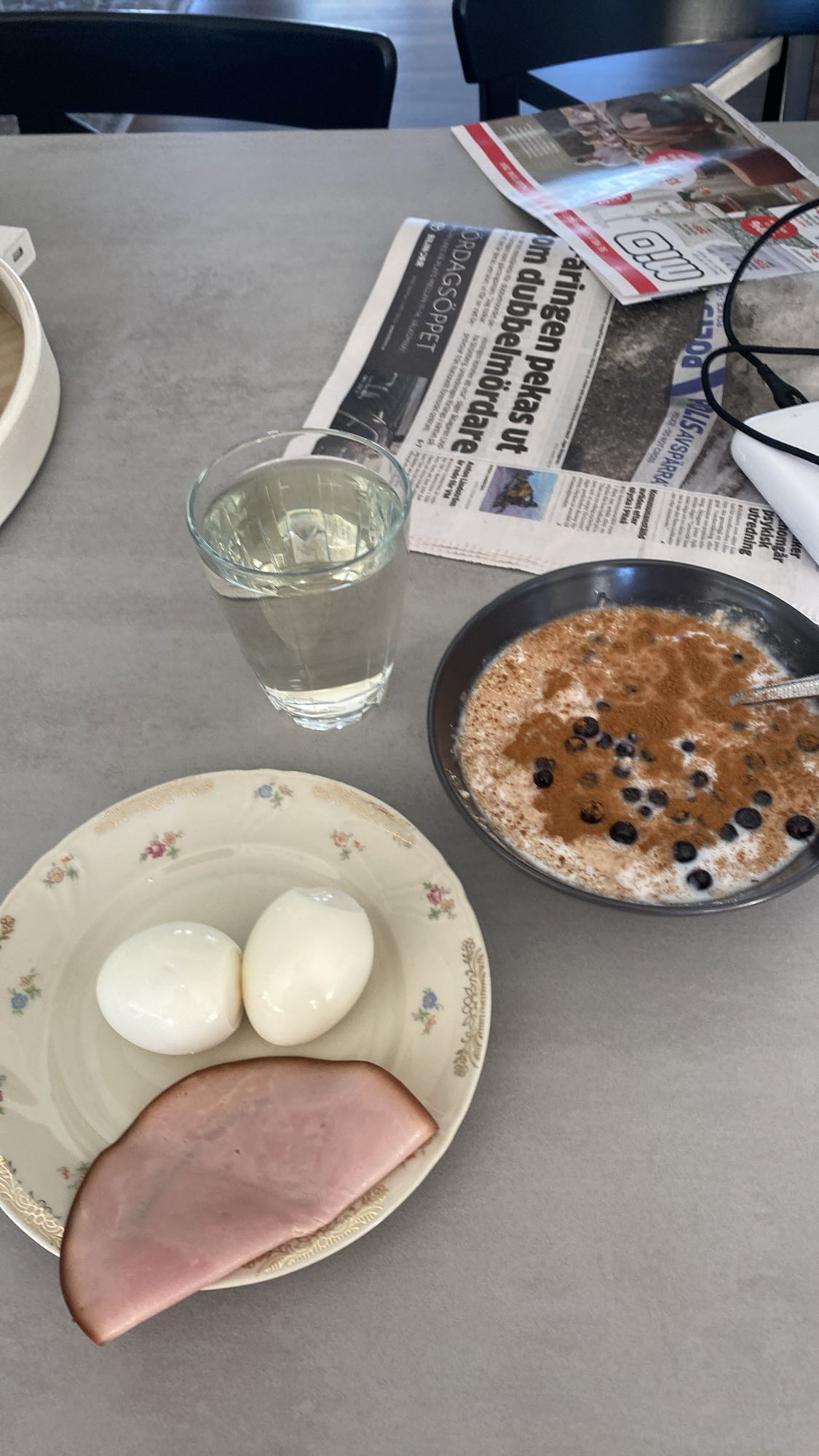 Frukost med gröt och ägg