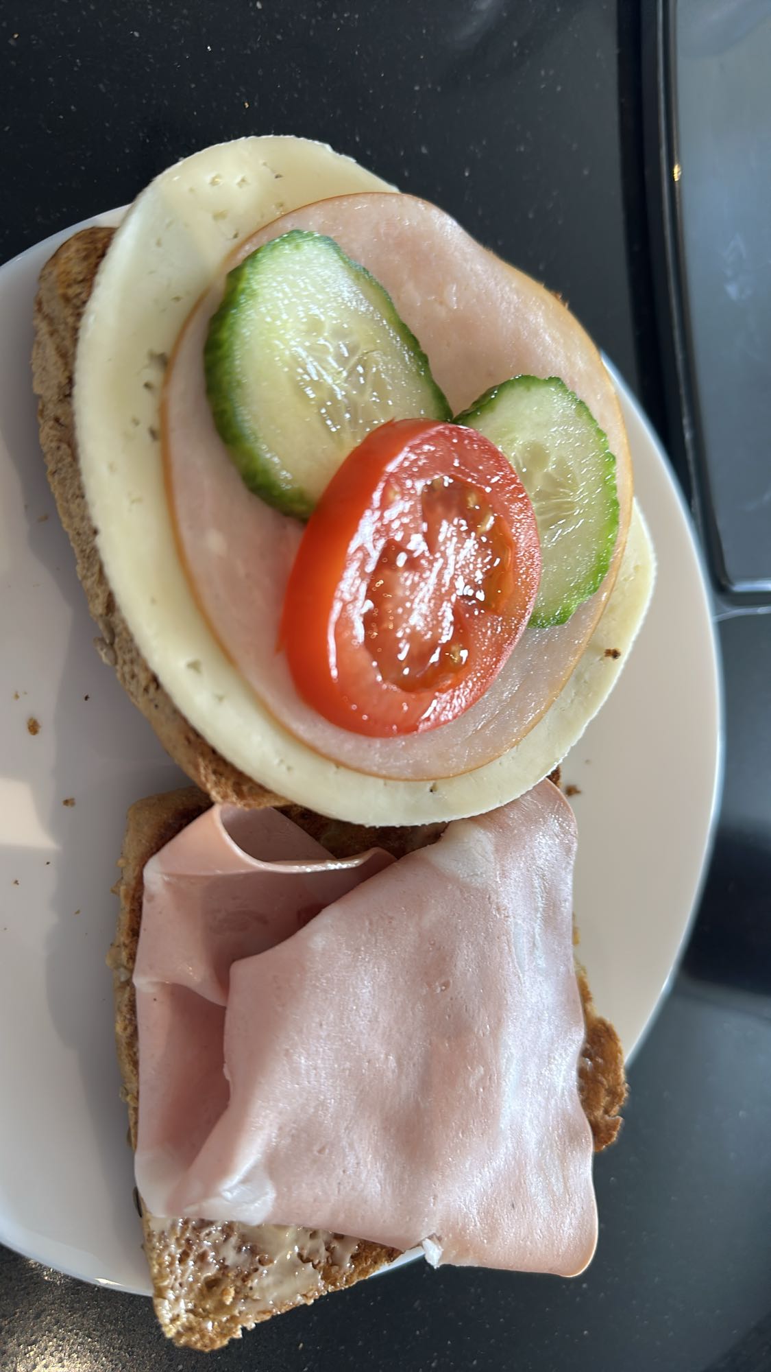 Smörgås med skinka och ost