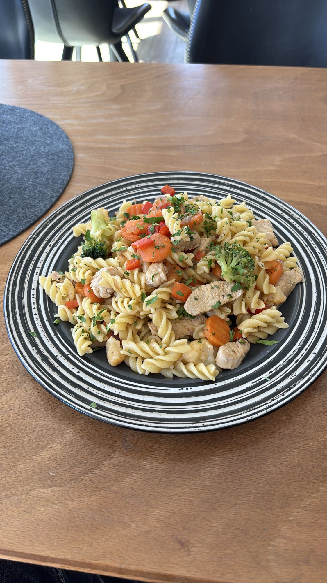 Pasta mit Hähnchen & Gemüse